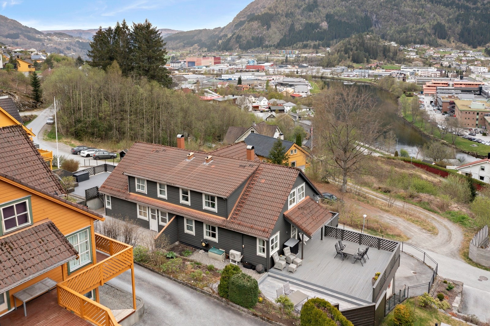 Eigedommen har sentral plassering med kort gangavstand til det meste. Galleribilde