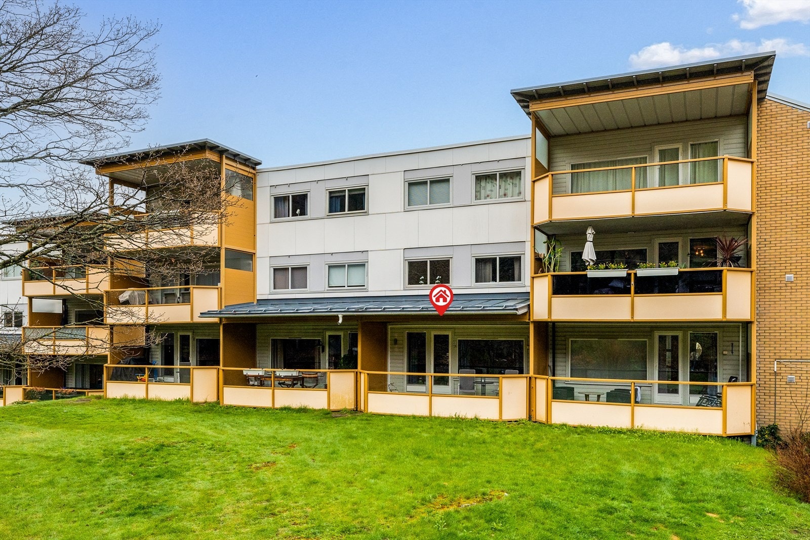Velkommen til denne delikate og velholdte andelsleiligheten beliggende i et veletablert og barnevennlig boligområde på Ringkollen. Galleribilde