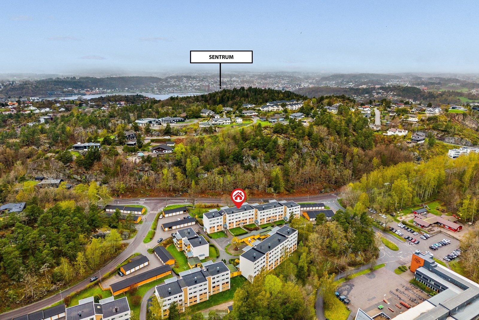 Flott beliggenhet i et trivelig boligområde ca. 2,5 km fra Sandefjord sentrum. Galleribilde