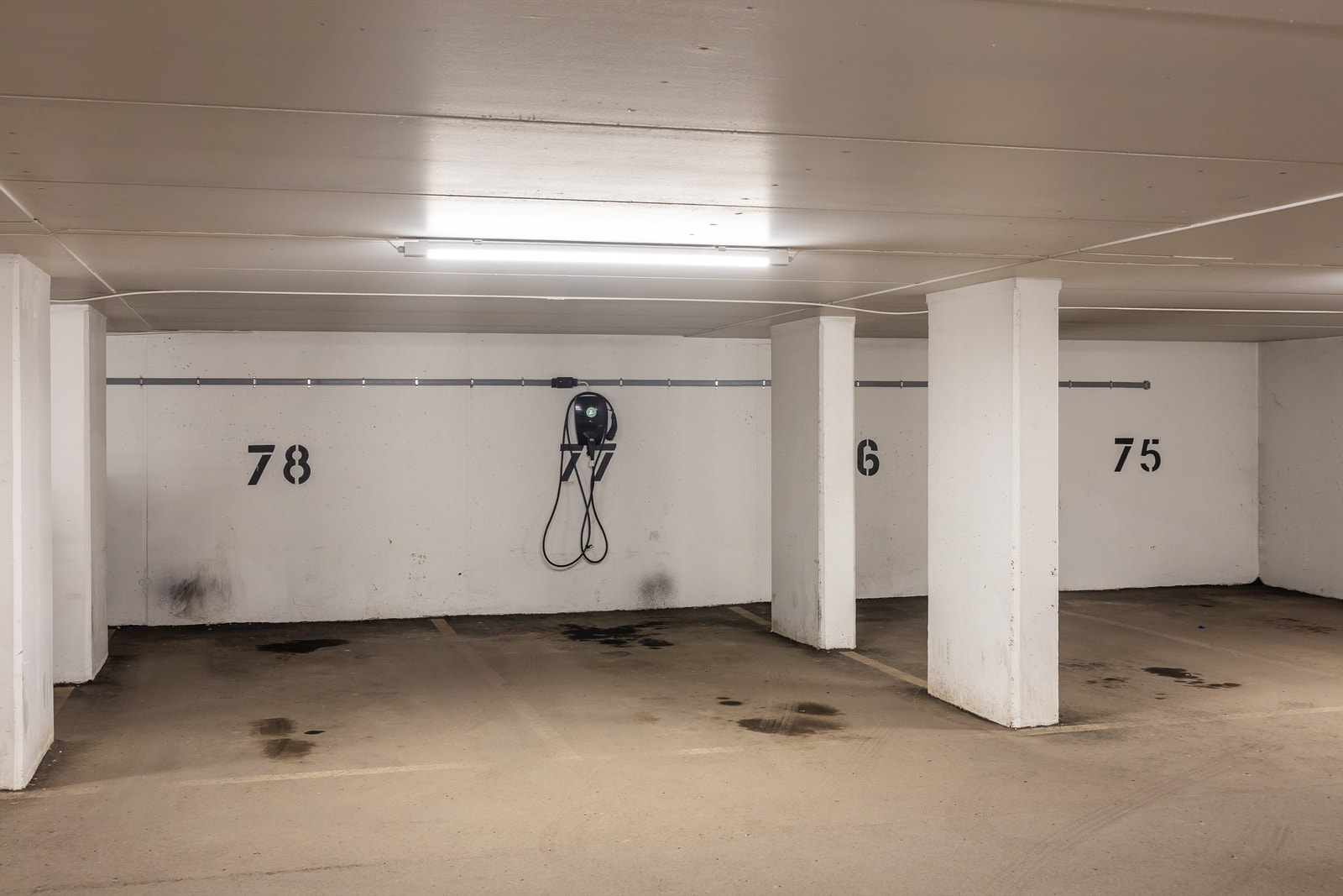 Selger leier i dag en plass i garasjeanlegget, leieavtalen kan videreføres. Galleribilde