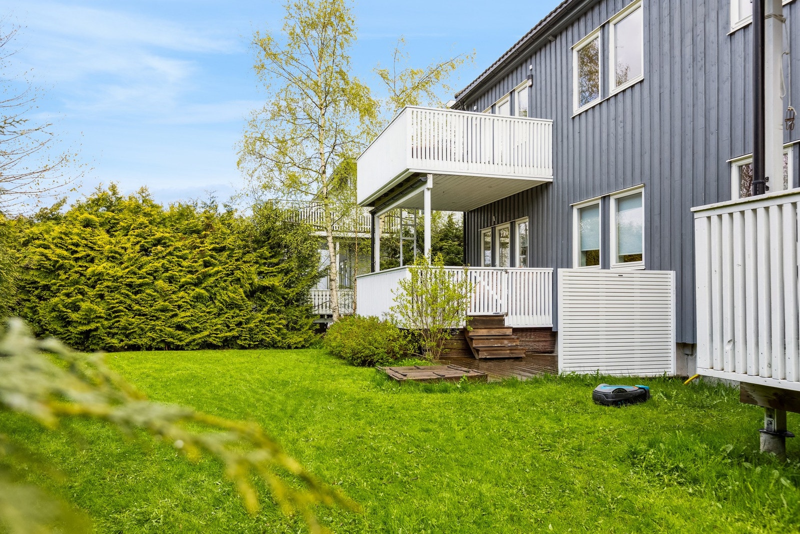 I tillegg til den private balkongen har sameie en flott fellestomt til benyttelse. Galleribilde
