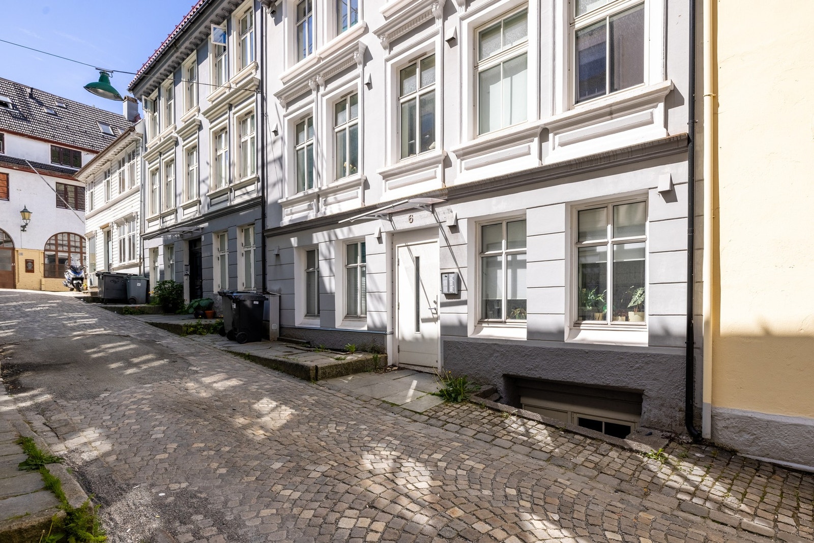 En lekker og moderne 2-roms leilighet med gjennomgående god standard og sentrumsnær beliggenhet. Galleribilde