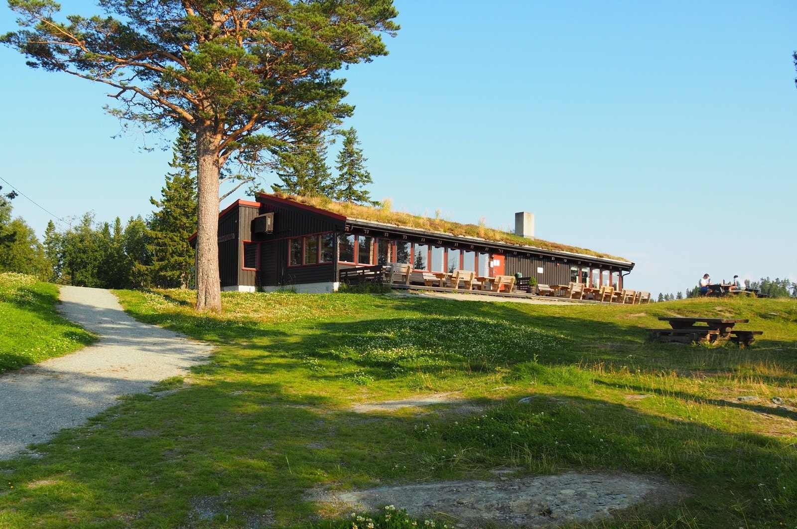 Estenstadhytta ligger i marka i nærområdet. Her har man flotte turstier og god servering når du kommer frem. Galleribilde