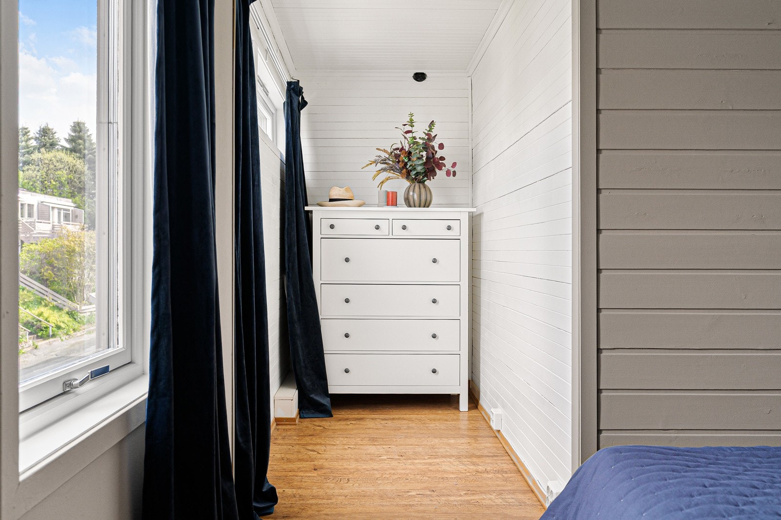 Hovedsoverommet er også praktisk utformet som gjør det mulig å etablere walk-in-closet. Galleribilde