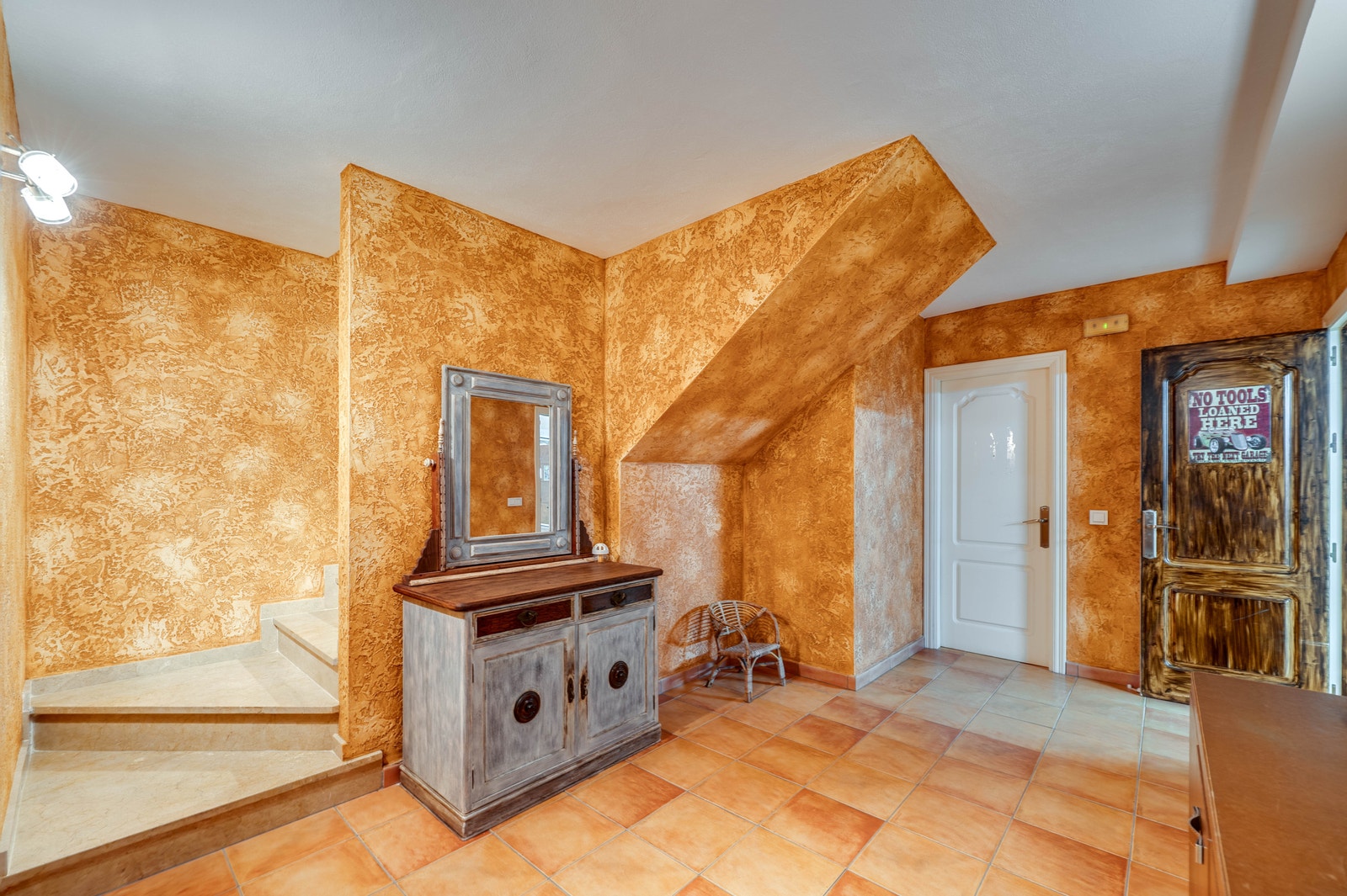 Nedgang til garasje med mulighet for både parkering og ekstra oppbevaring. Galleribilde