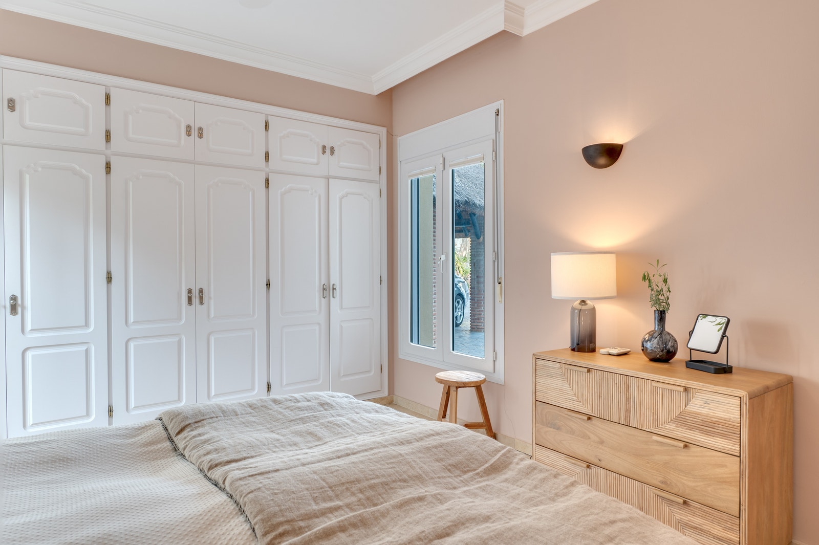 Rikelig skapplass. Galleribilde