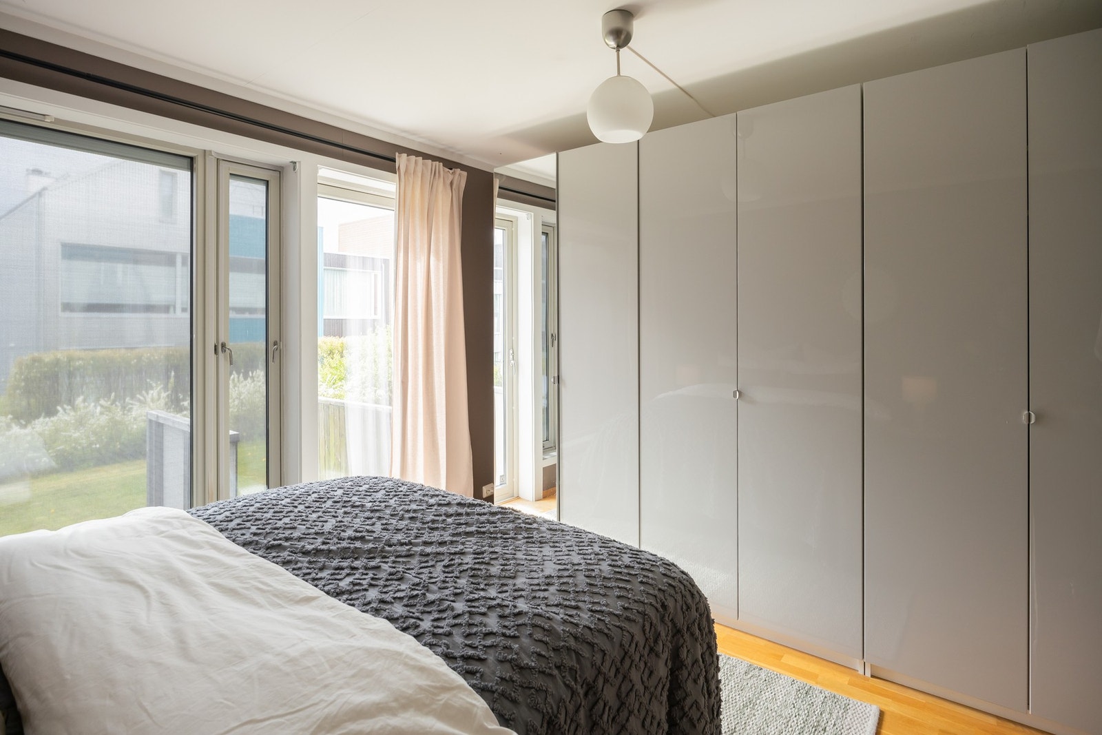 Her har man en etablert garderobe som medfølger i handelen. Galleribilde