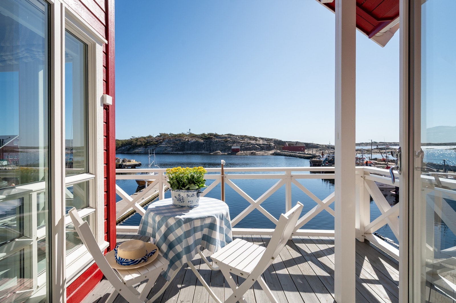 Dette er Utgårdskilen 85 - en fin sjøbod med god kontakt til vannet like utenfor. Galleribilde