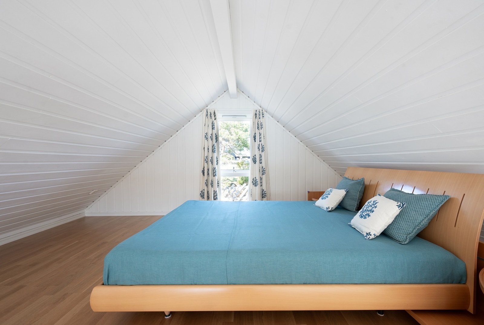 Det er plass til en seng på hemsen. Galleribilde