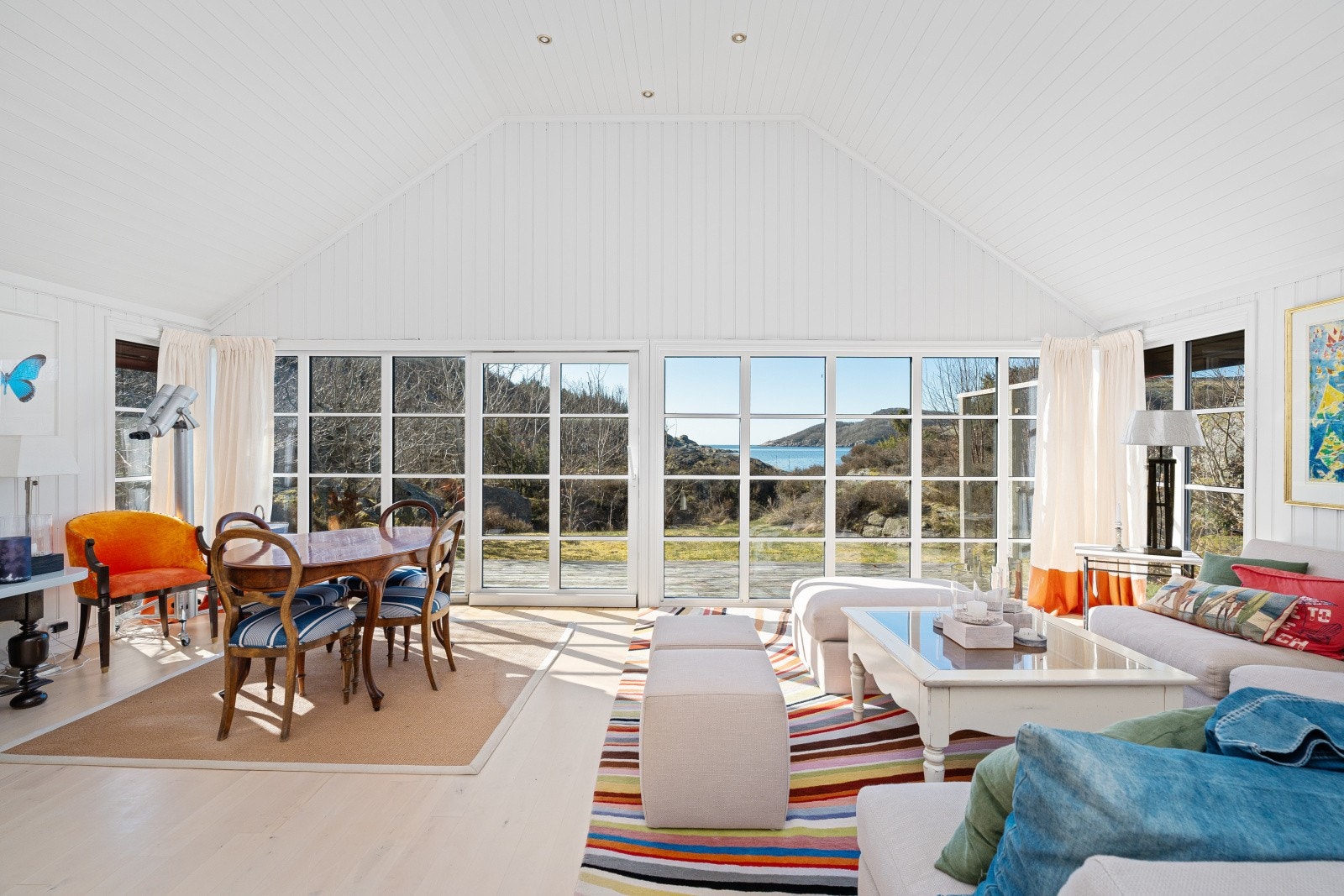 Fra peisestuen i mellometasjen i hytten Galleribilde