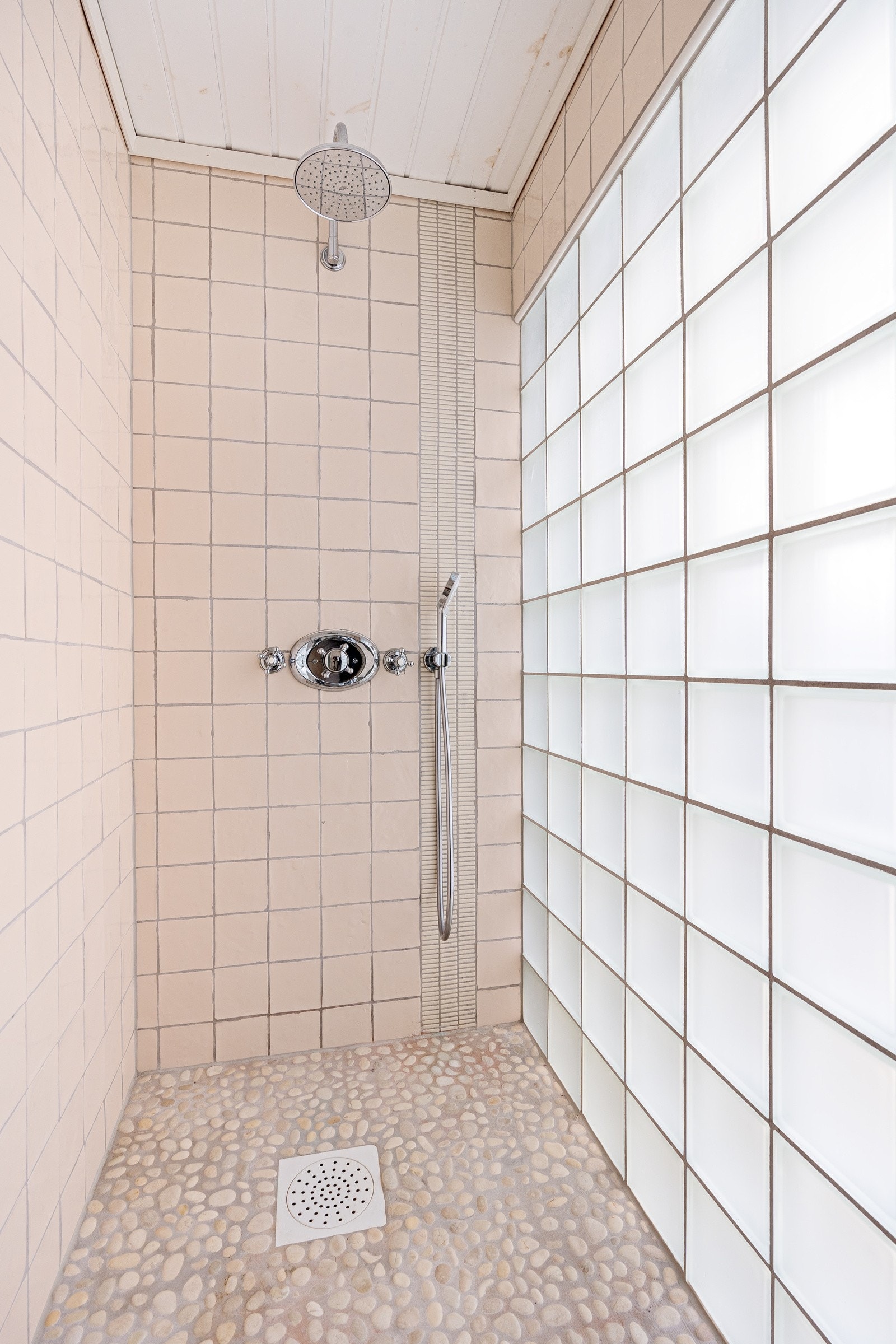 Stor dusjnisje i 2.etg. Galleribilde