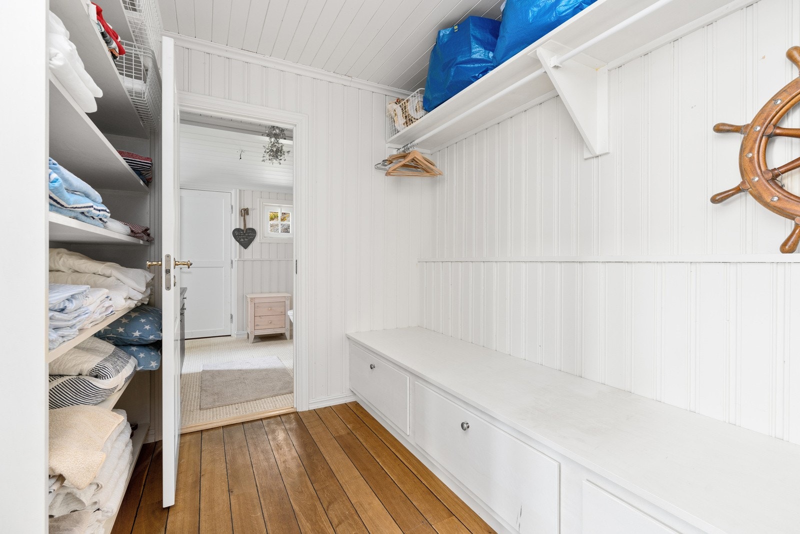 Garderoberom i 1.etg. Galleribilde