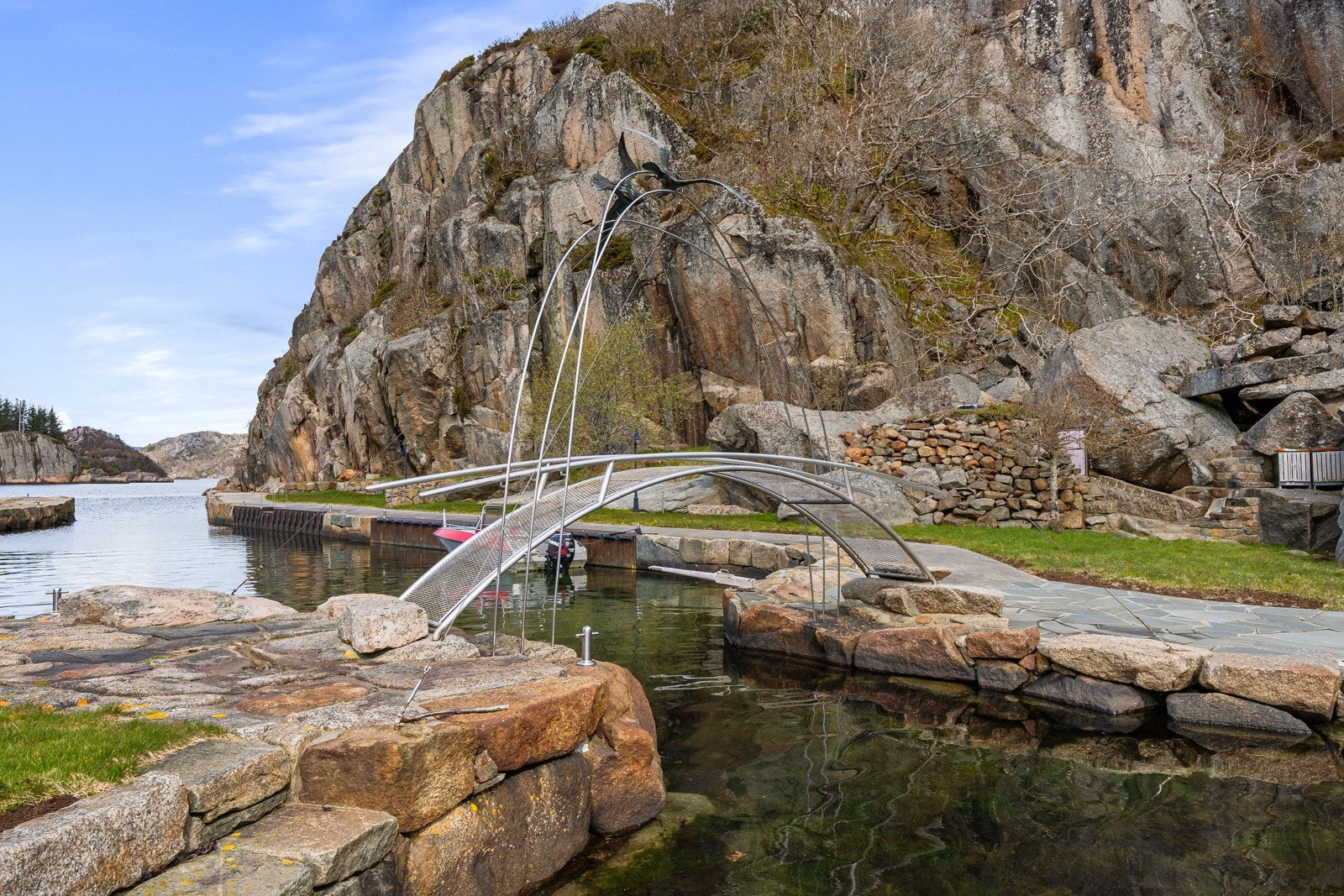 Gangbro mellom bryggene Galleribilde