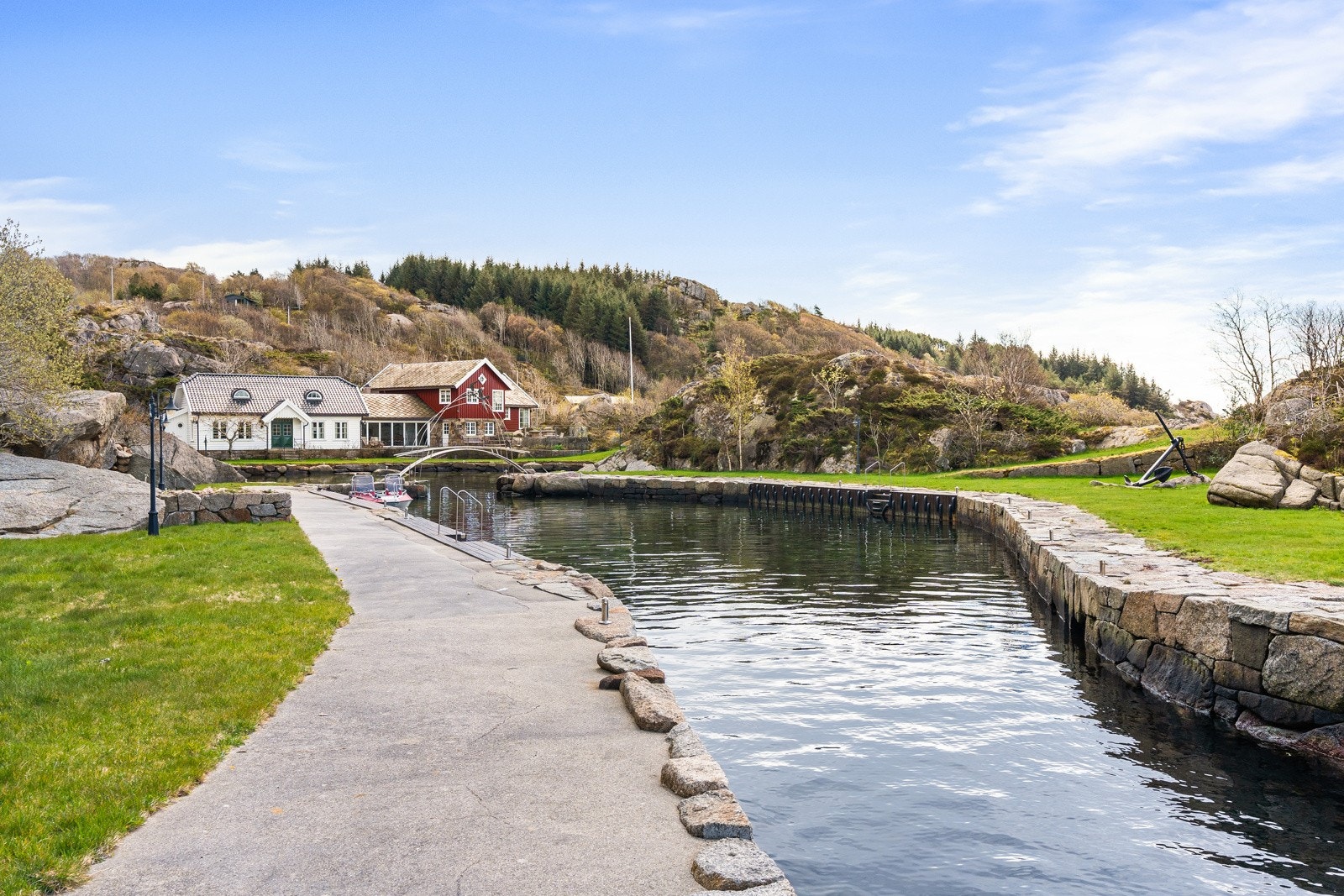 Fra del av bryggen inn til eiendommen Galleribilde