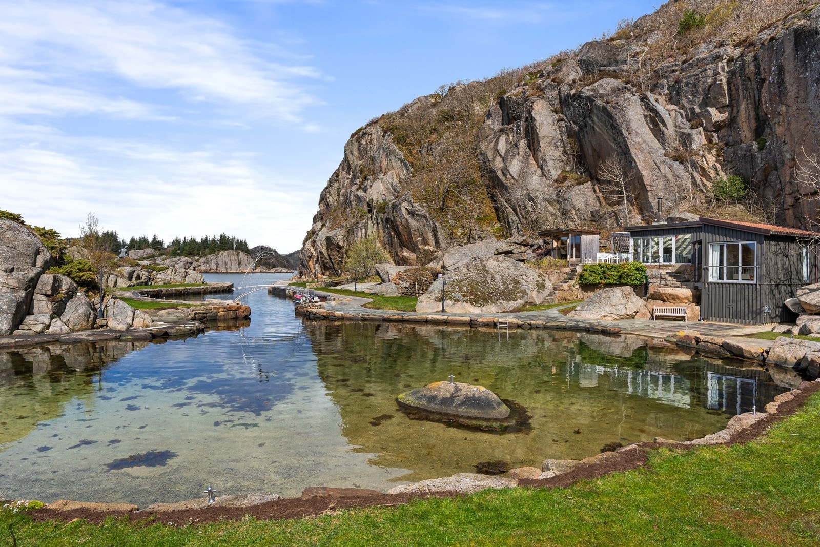 Idyllisk bukt innerst i lagunen med sandbunn - ypperlig for småbarn Galleribilde