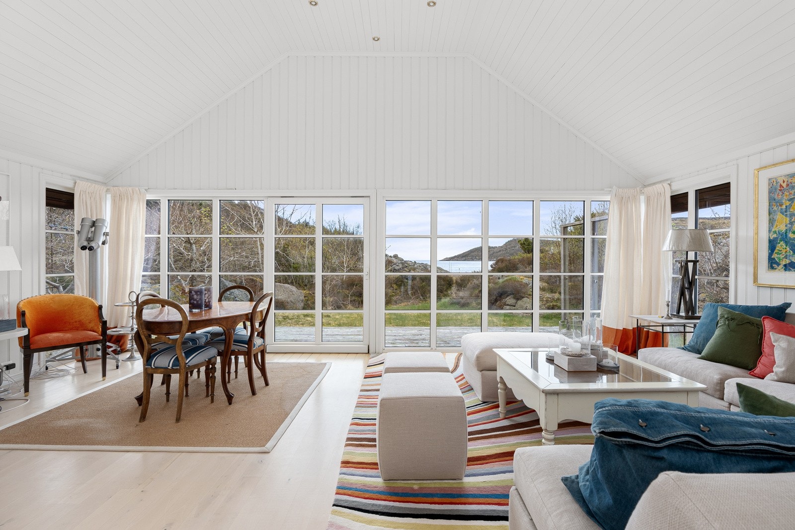 Fra peisestuen i mellometasjen i hytten Galleribilde