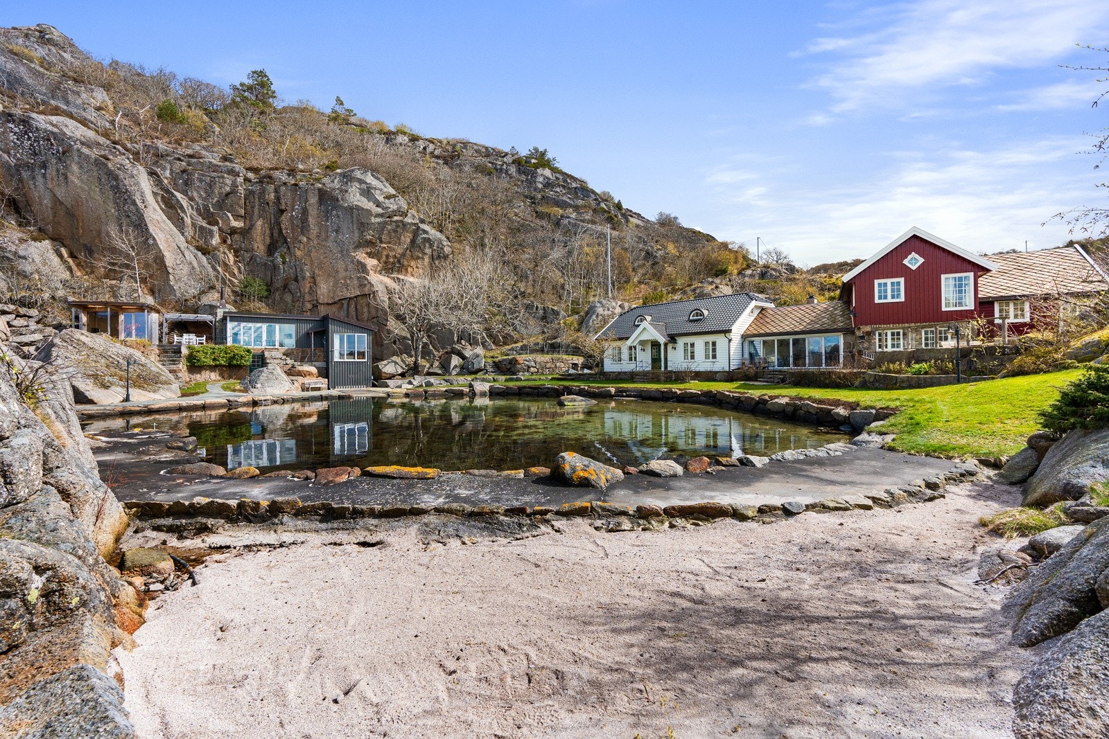 Eget uteområde med sand Galleribilde