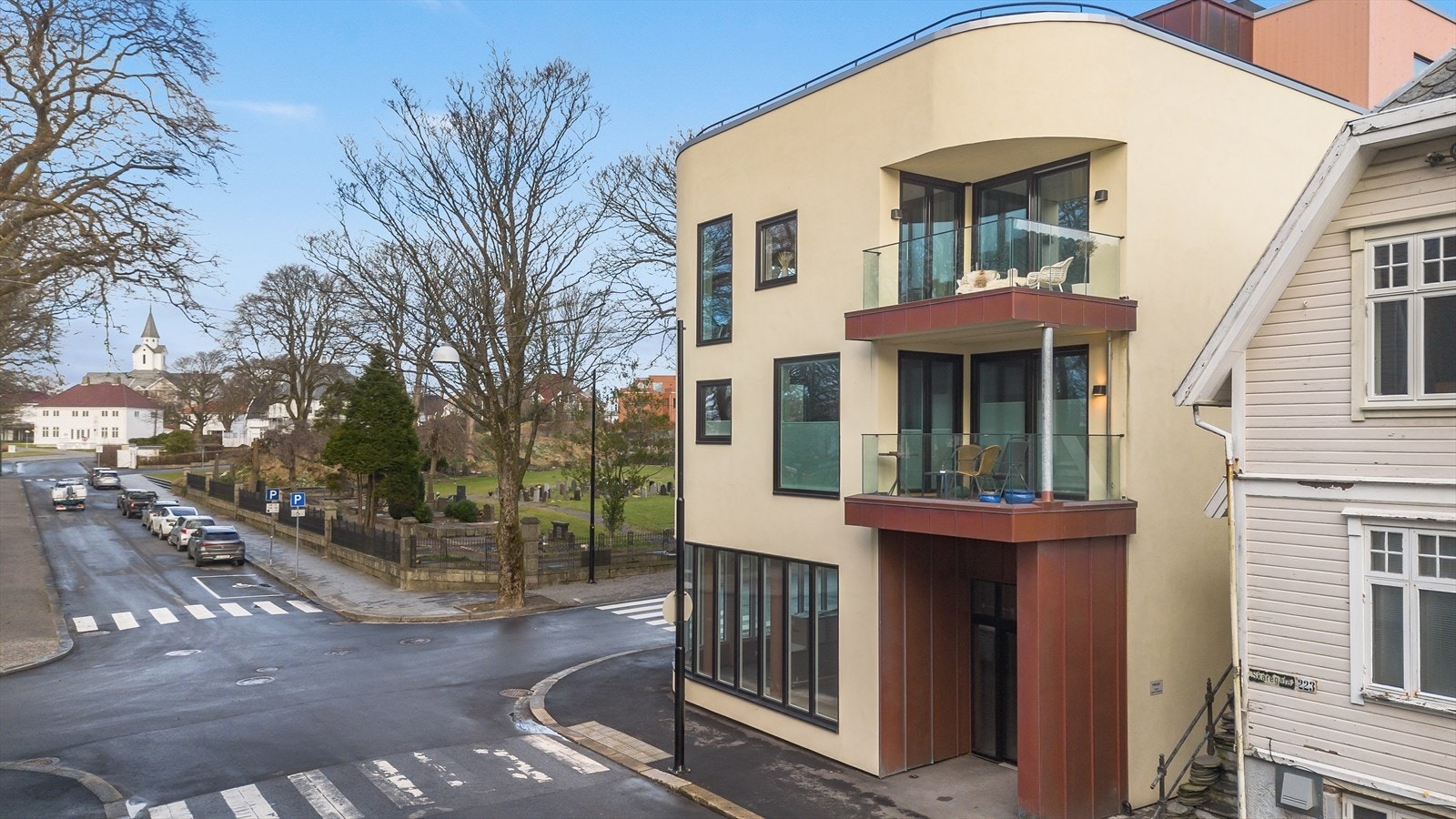 Leiligheten har en fin beliggenhet i tredje etasje Galleribilde