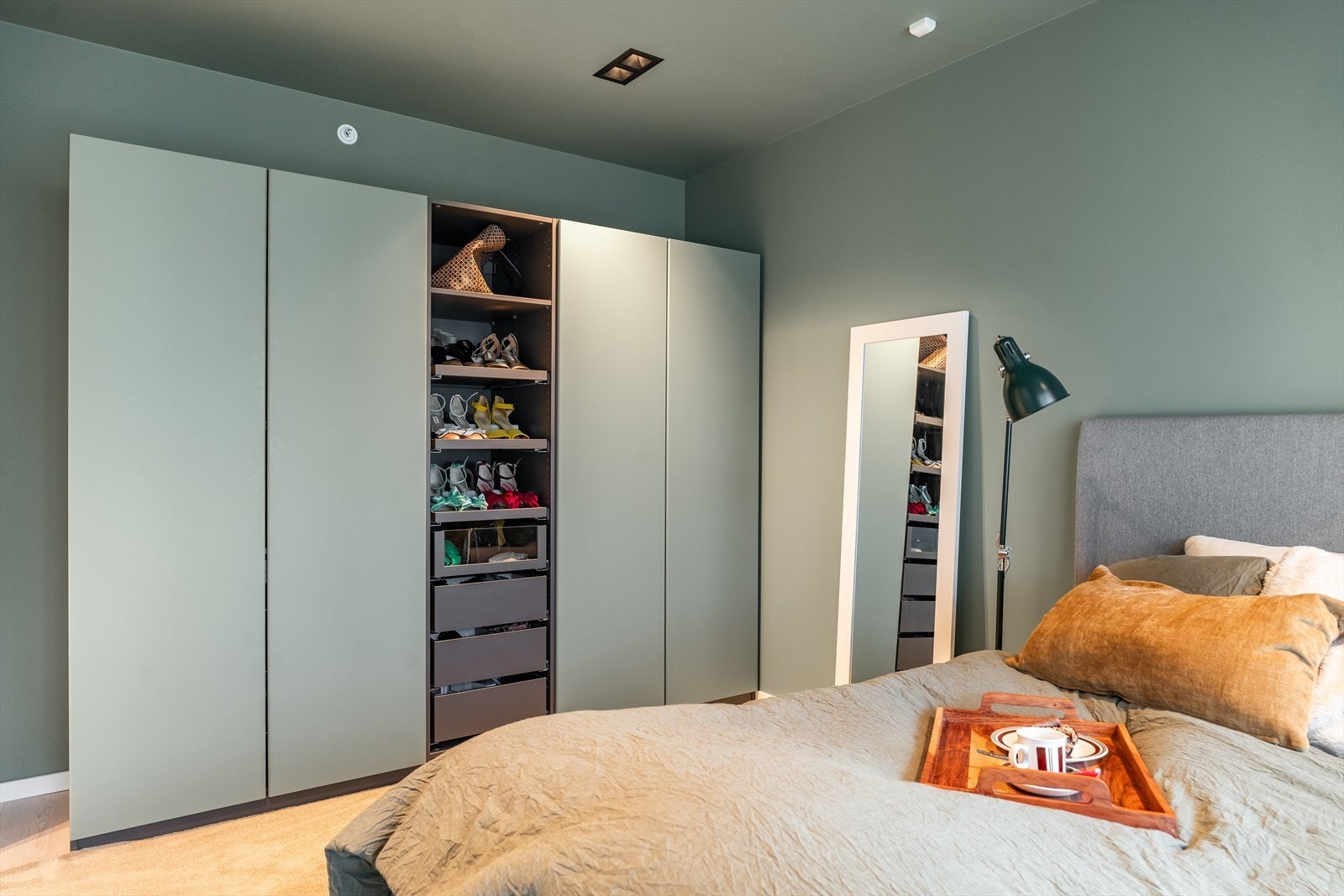 Ikea garderobeskap som matcher soverommet perfekt Galleribilde