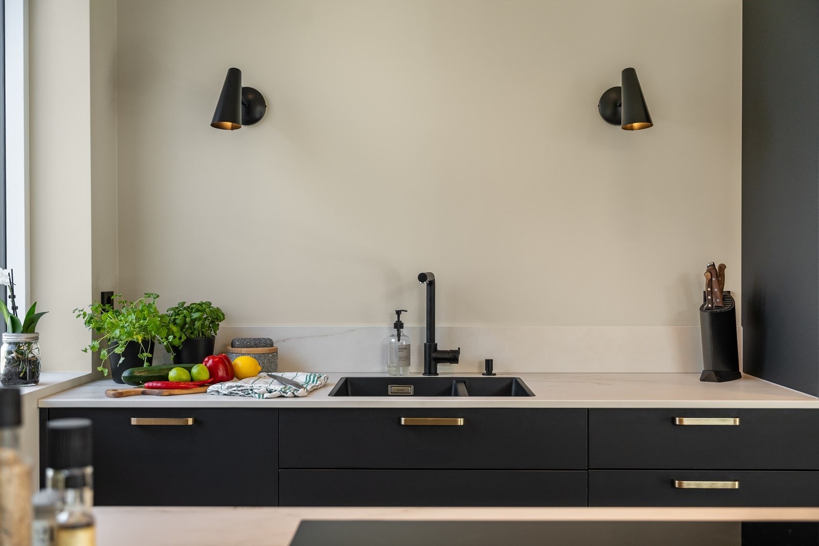 Benkeplate av kompositt (Dekton) Galleribilde