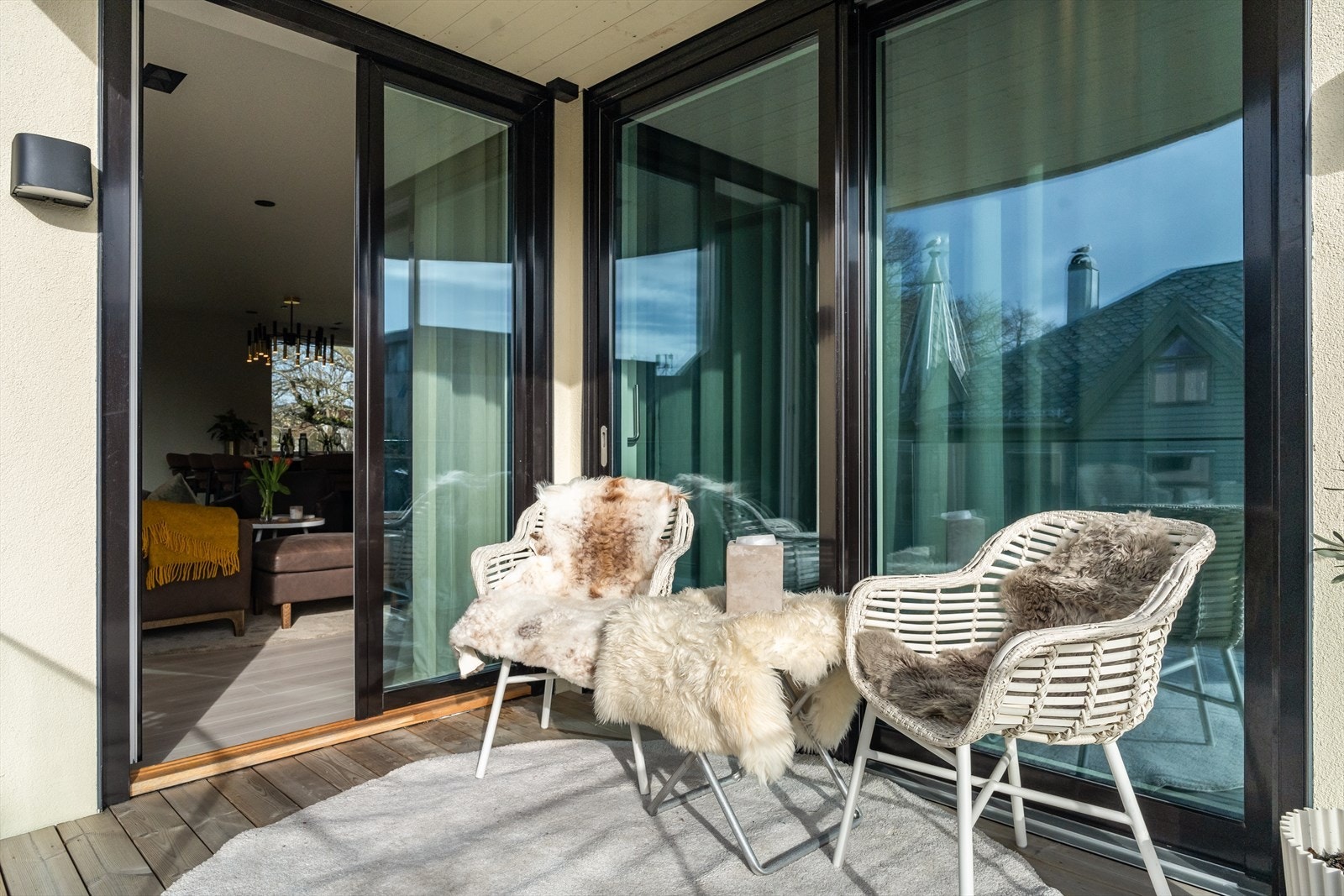 Ypperlig til sittegruppe og potteplanter Galleribilde