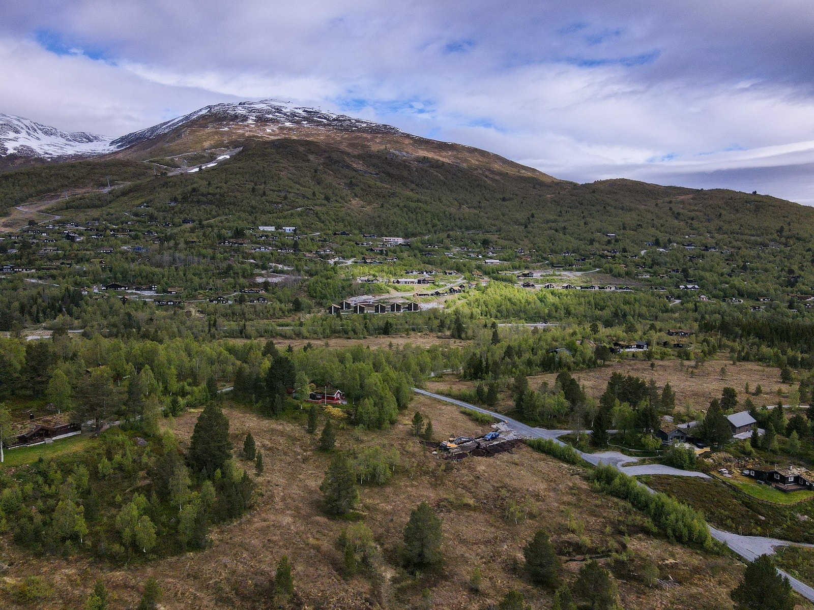 Dronefoto over tomteområdet. Galleribilde