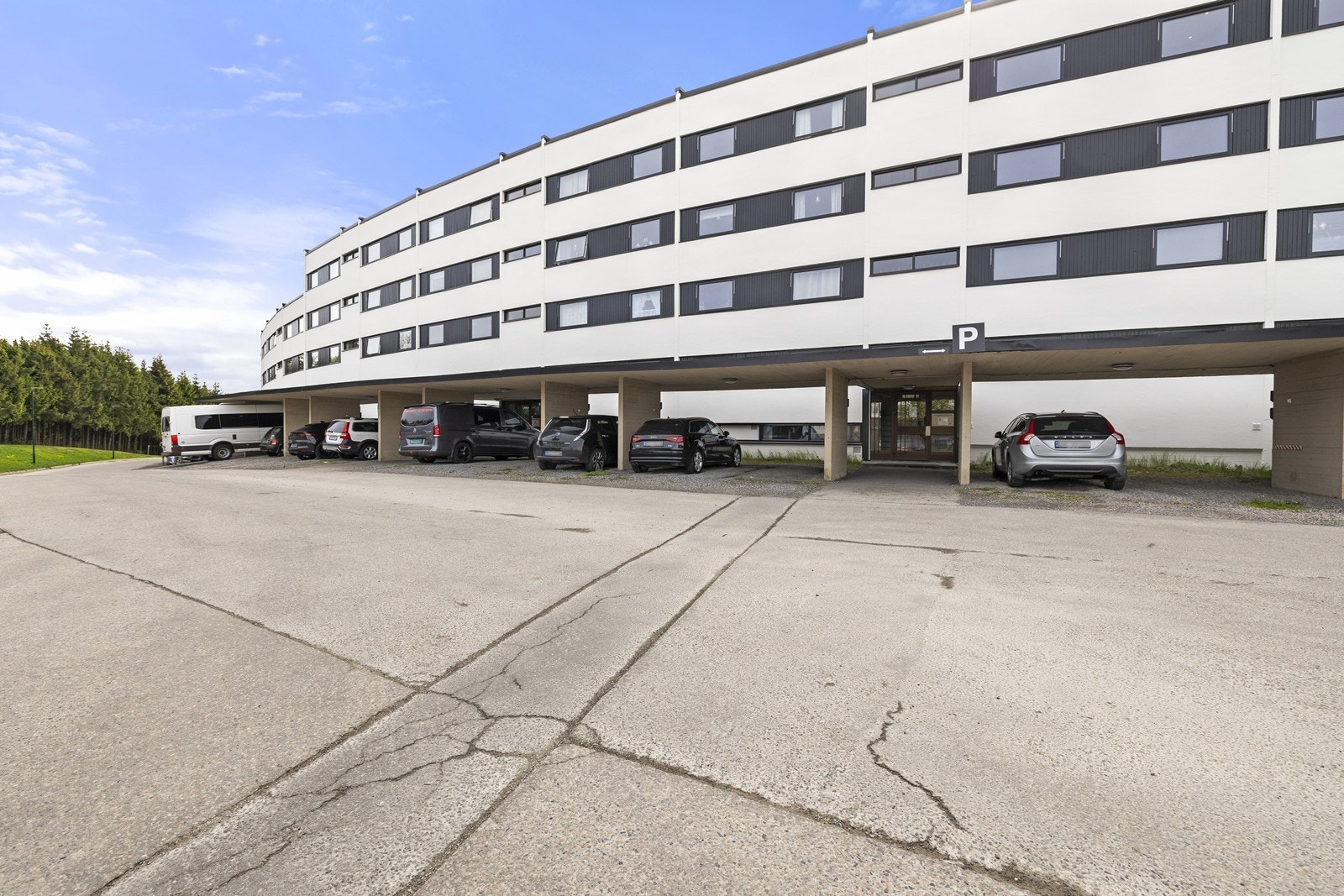 Felles parkeringsområde. Galleribilde