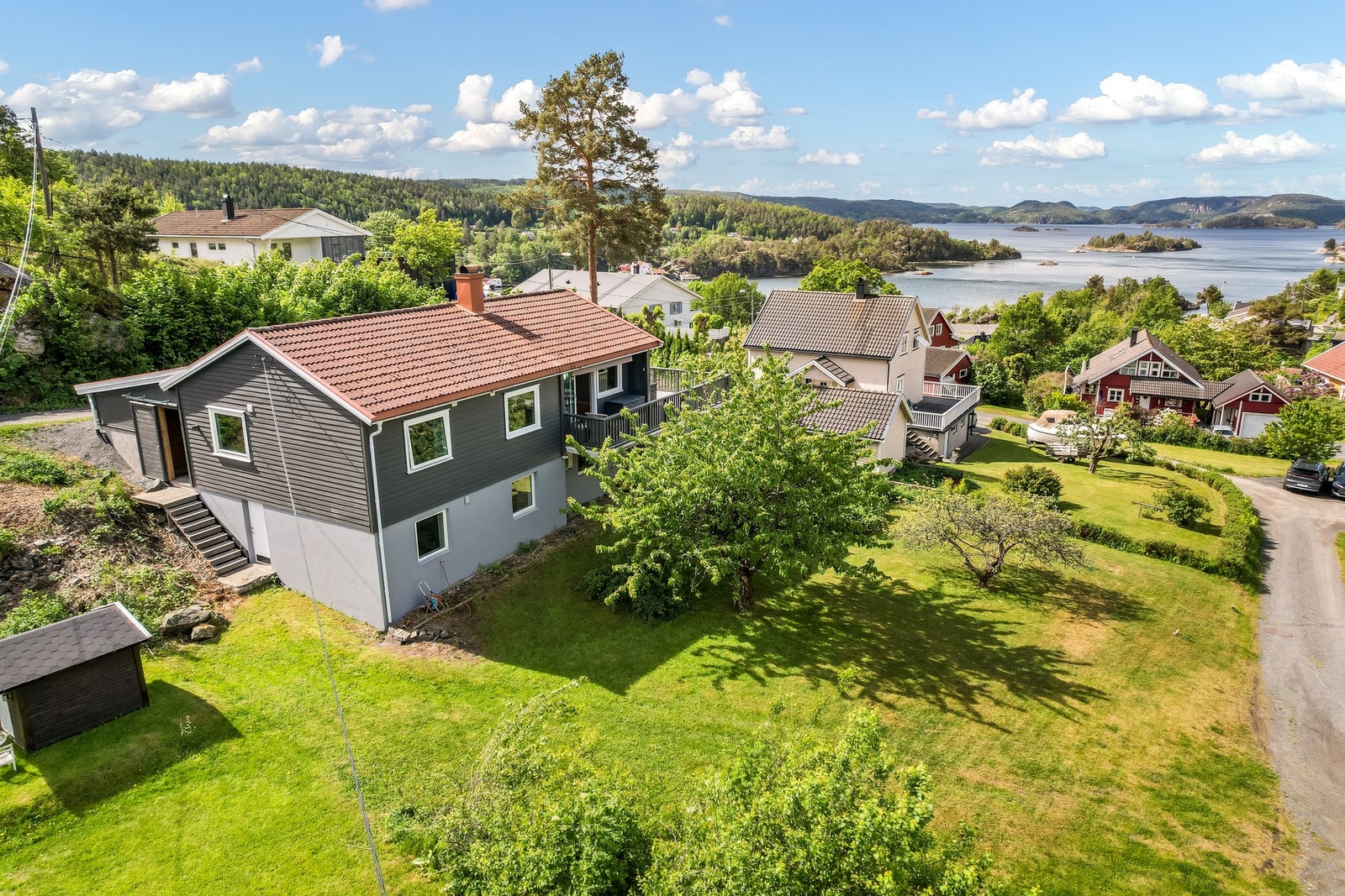 Beliggende i et attraktivt og barnevennlig boligområde i Kragerø. Galleribilde