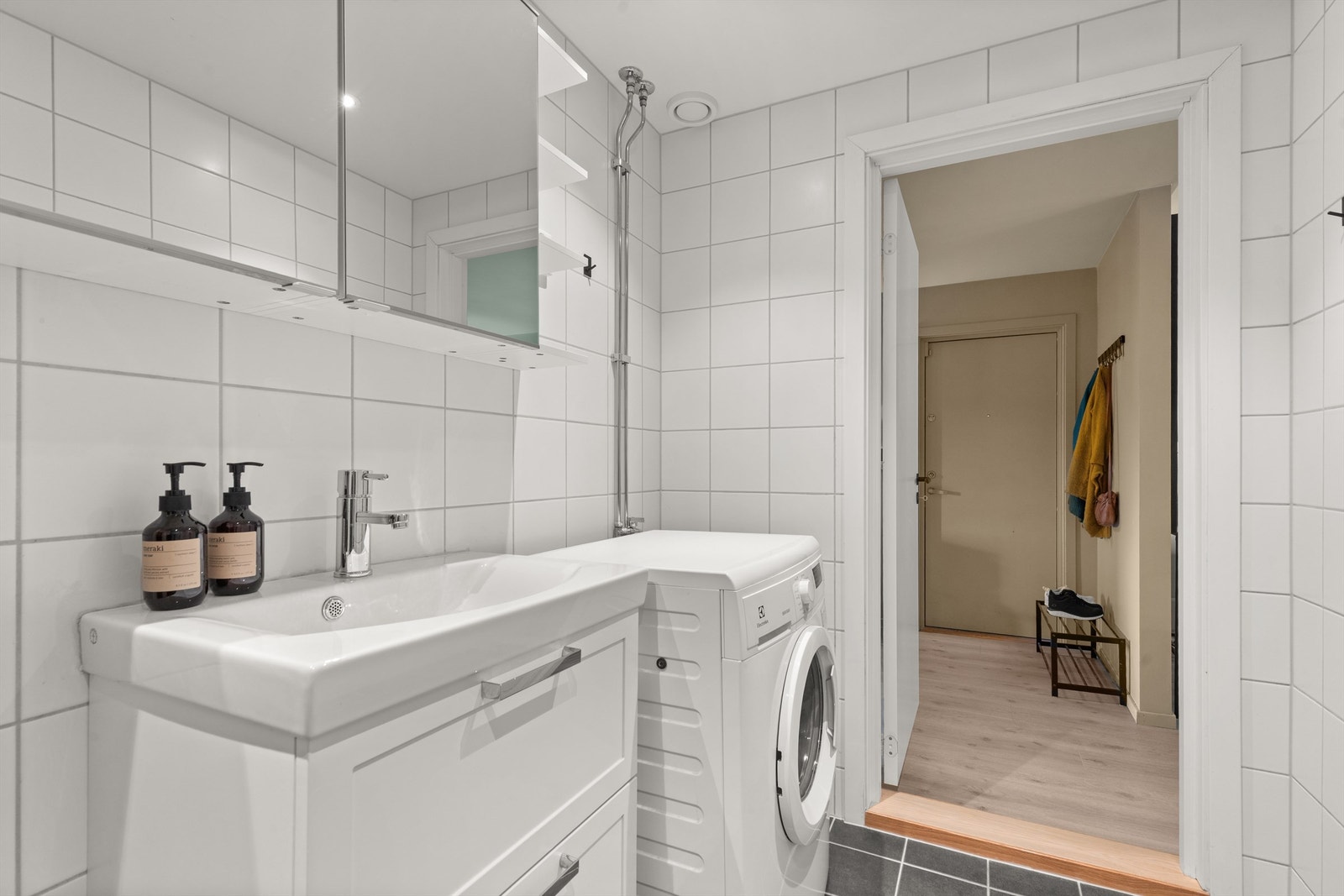 Opplegg for vaskemaskin på badet Galleribilde