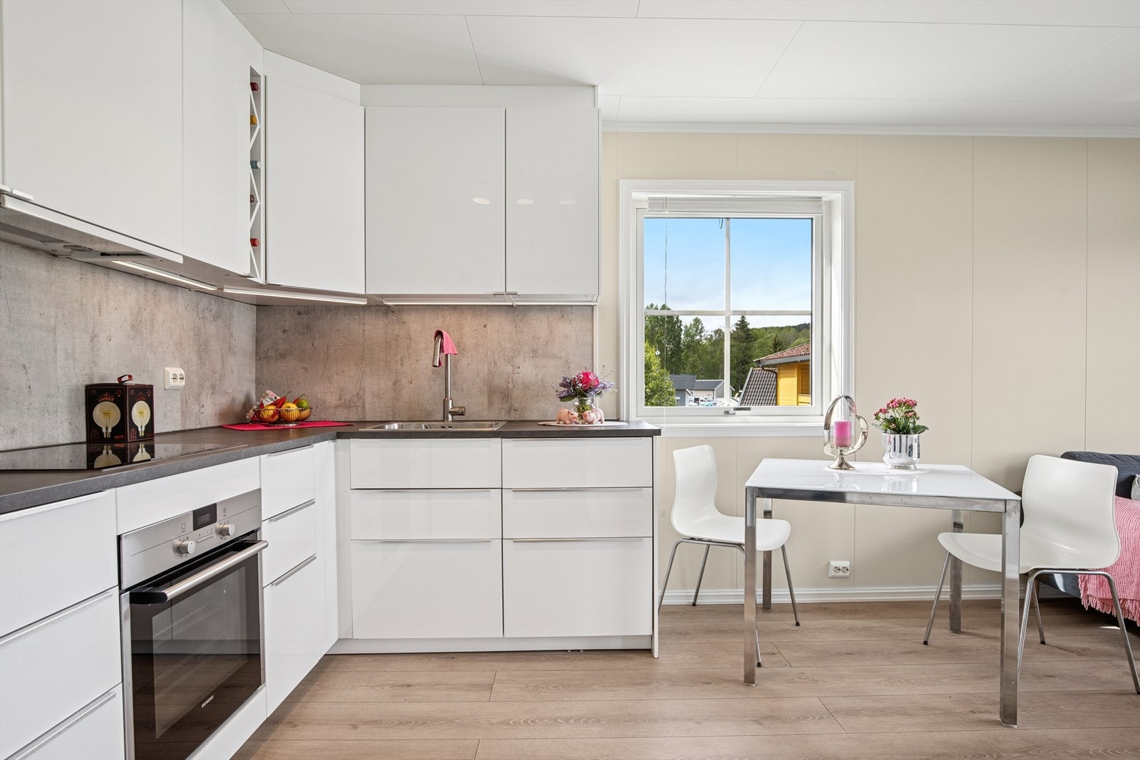 Pent og stilfullt IKEA kjøkken fra 2017. Galleribilde