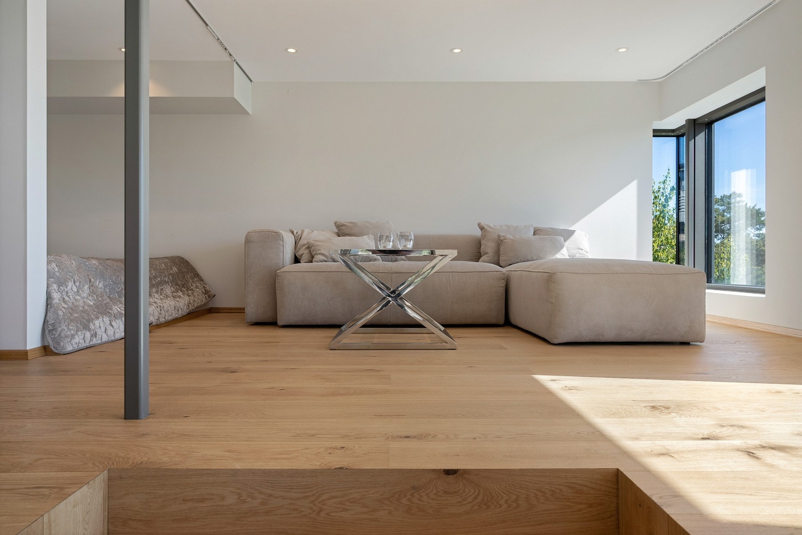 Underetasje (under 190 cm)
med egen inngang samt trappeløsning fra hovedetasjen Galleribilde