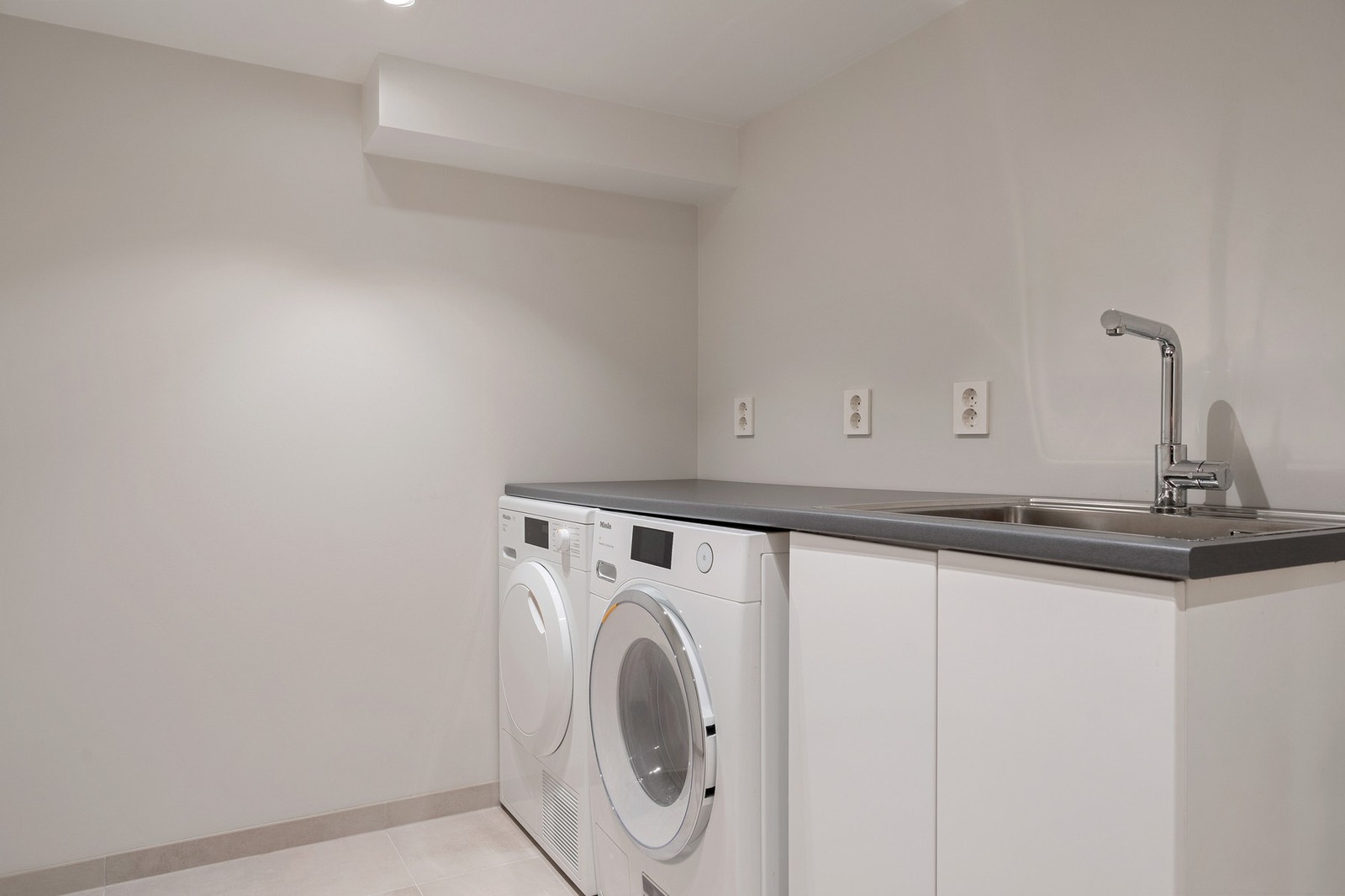 Separat vaskerom med innredning fra Alterna Galleribilde