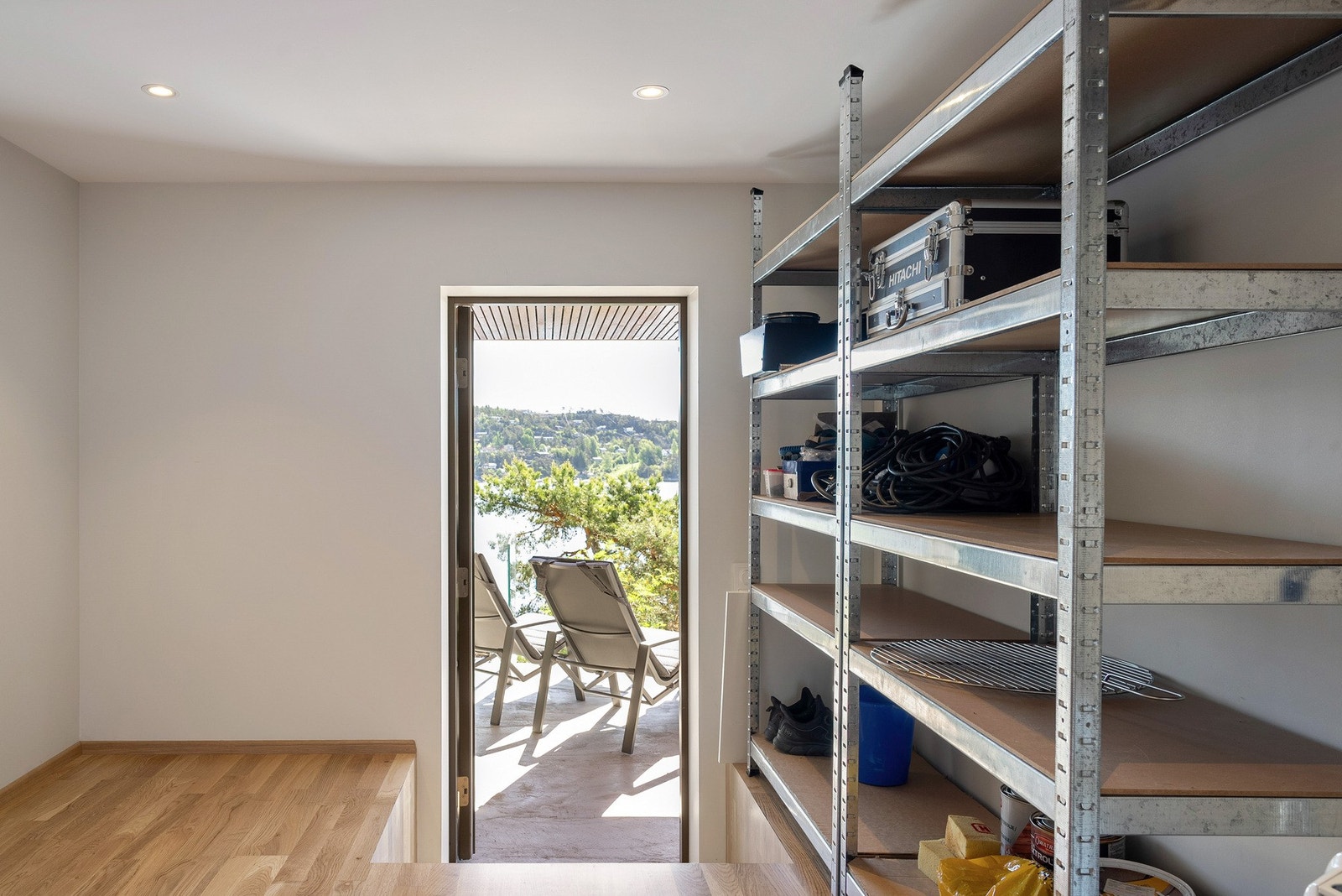 Bod med egen inngang samt inngang underetasjen Galleribilde