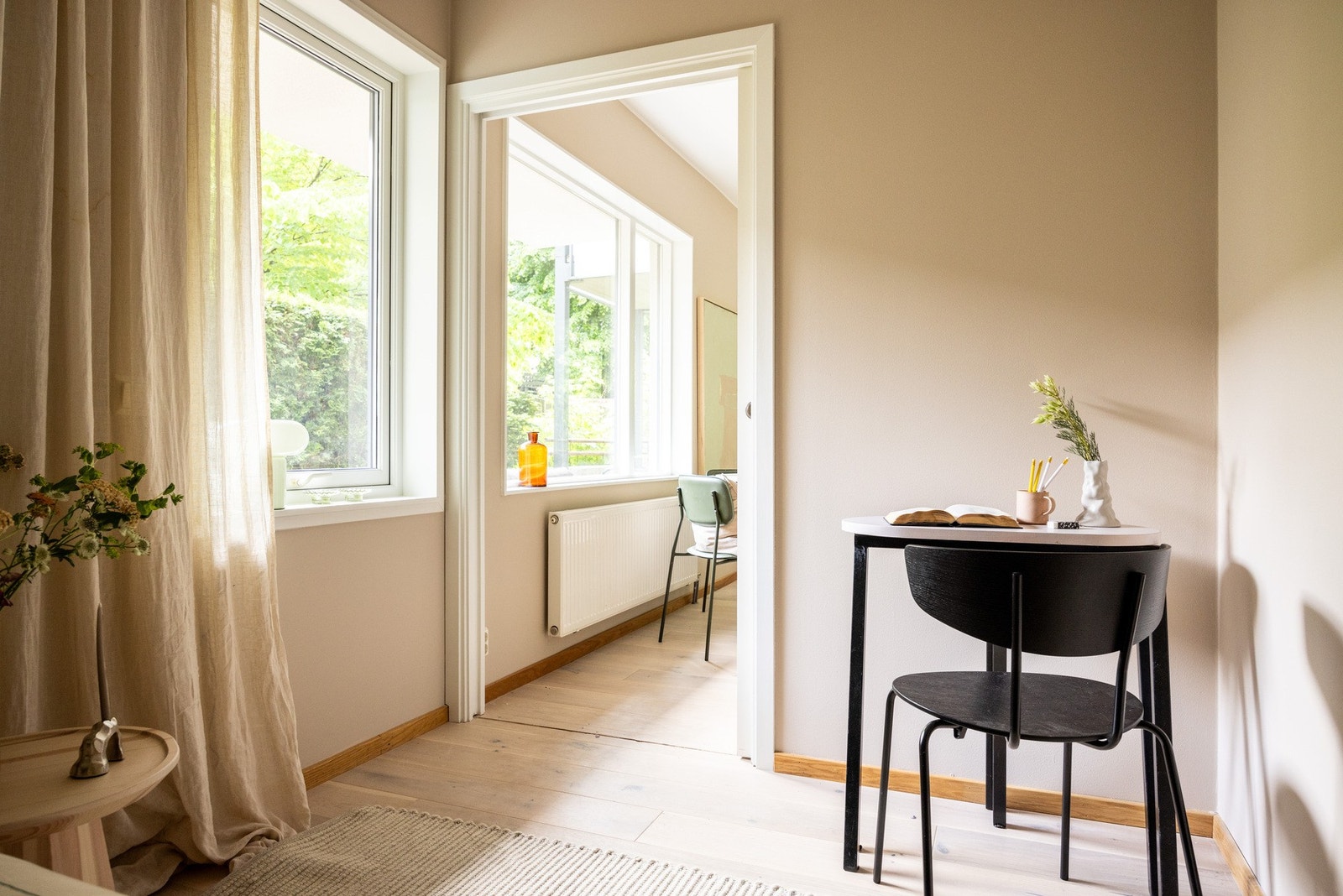 Leiligheten har balansert ventilasjon. Varmtvann, fyring og bredbånd er inkludert i felleskostnadene. Galleribilde