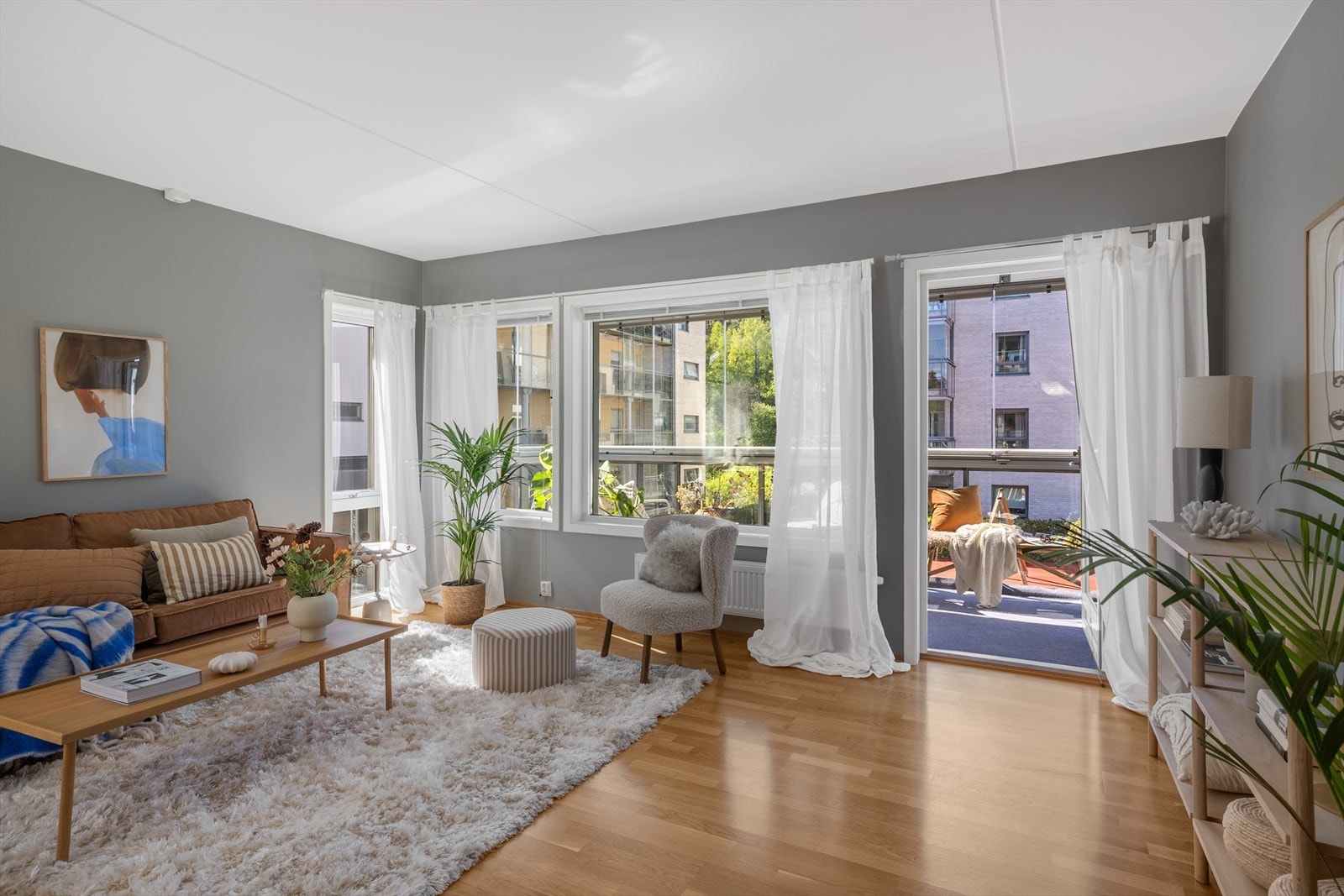 - De store vindusflatene på to sider bidrar til flotte innvendig lysforhold - Galleribilde