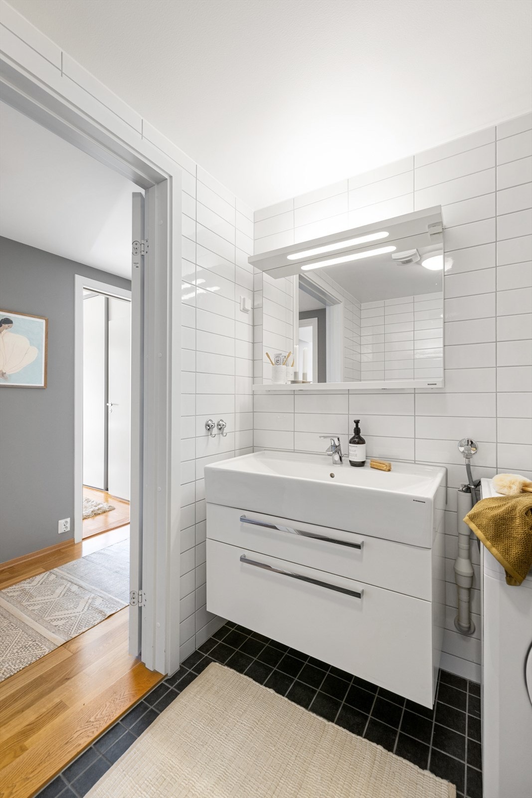 - Det er opplegg for vaskemaskin og god plass til tørketrommel over - Galleribilde