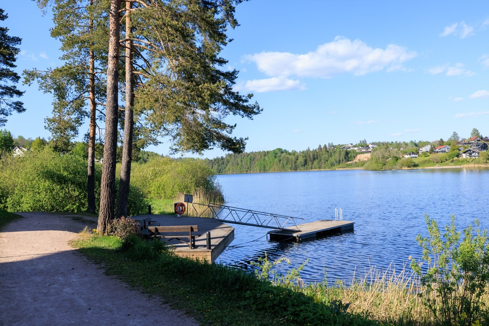 - Bademuligheter fra brygga får meter fra tomtegrensen til sameiet - Galleribilde