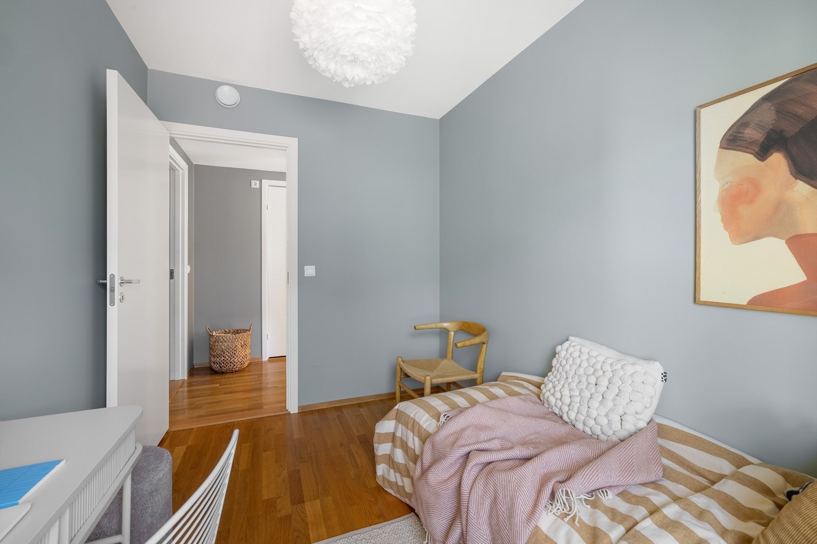 - Rommet passer utmerket som barnerom, gjesterom eller kontor - Galleribilde