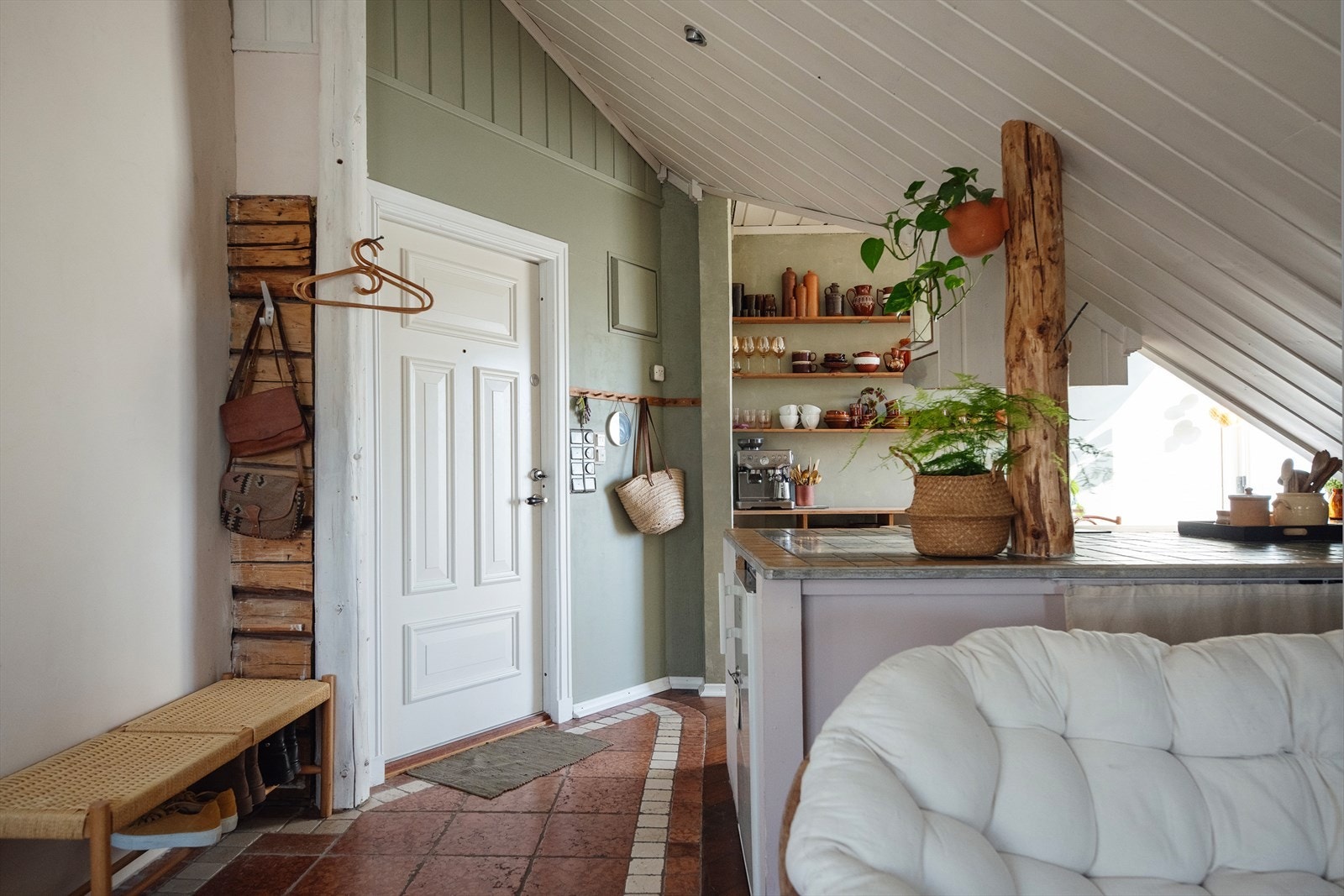 Entré med plass til sko og yttertøy. Galleribilde