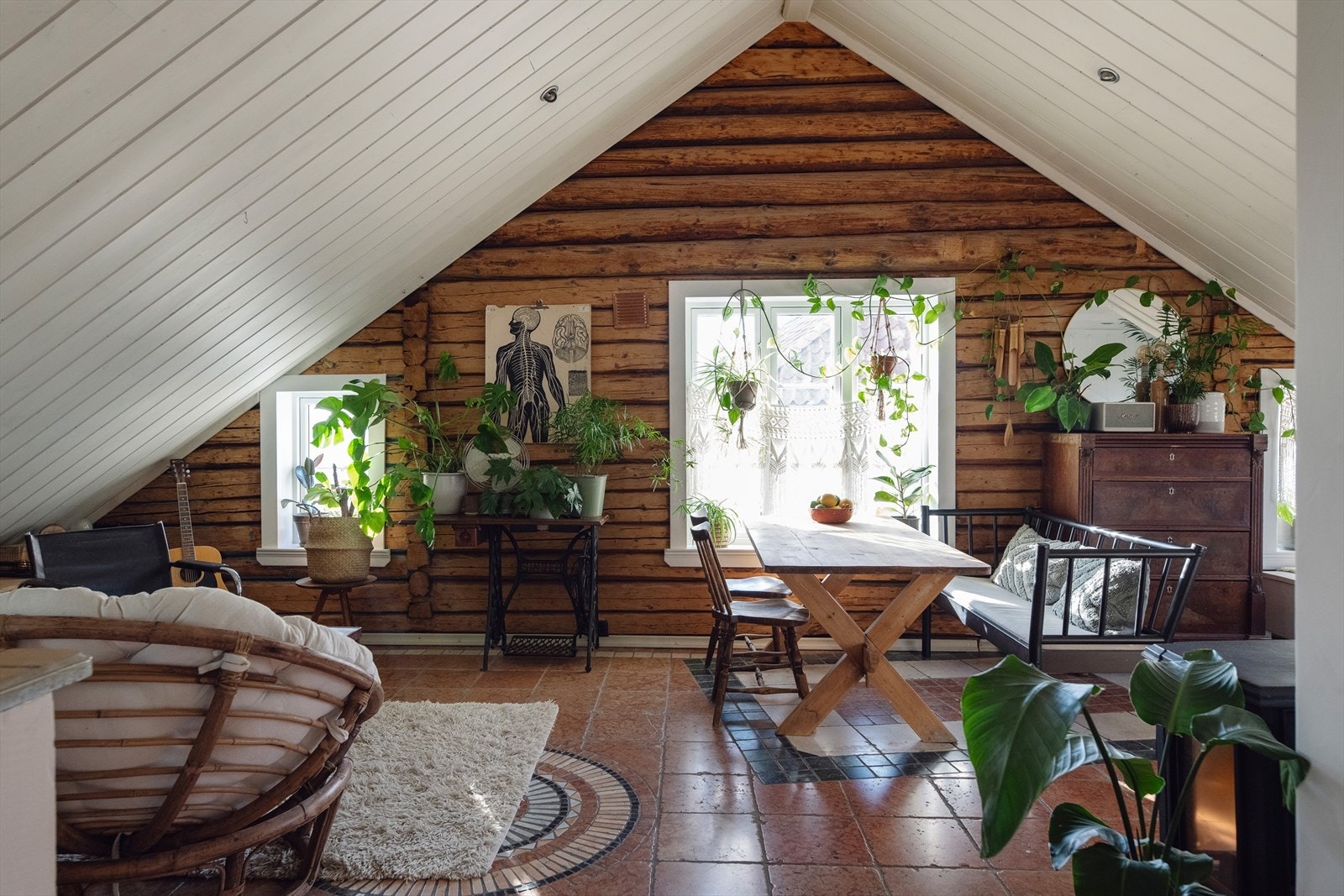 Her er det gode lysforhold med vinduer på tre sider. Galleribilde