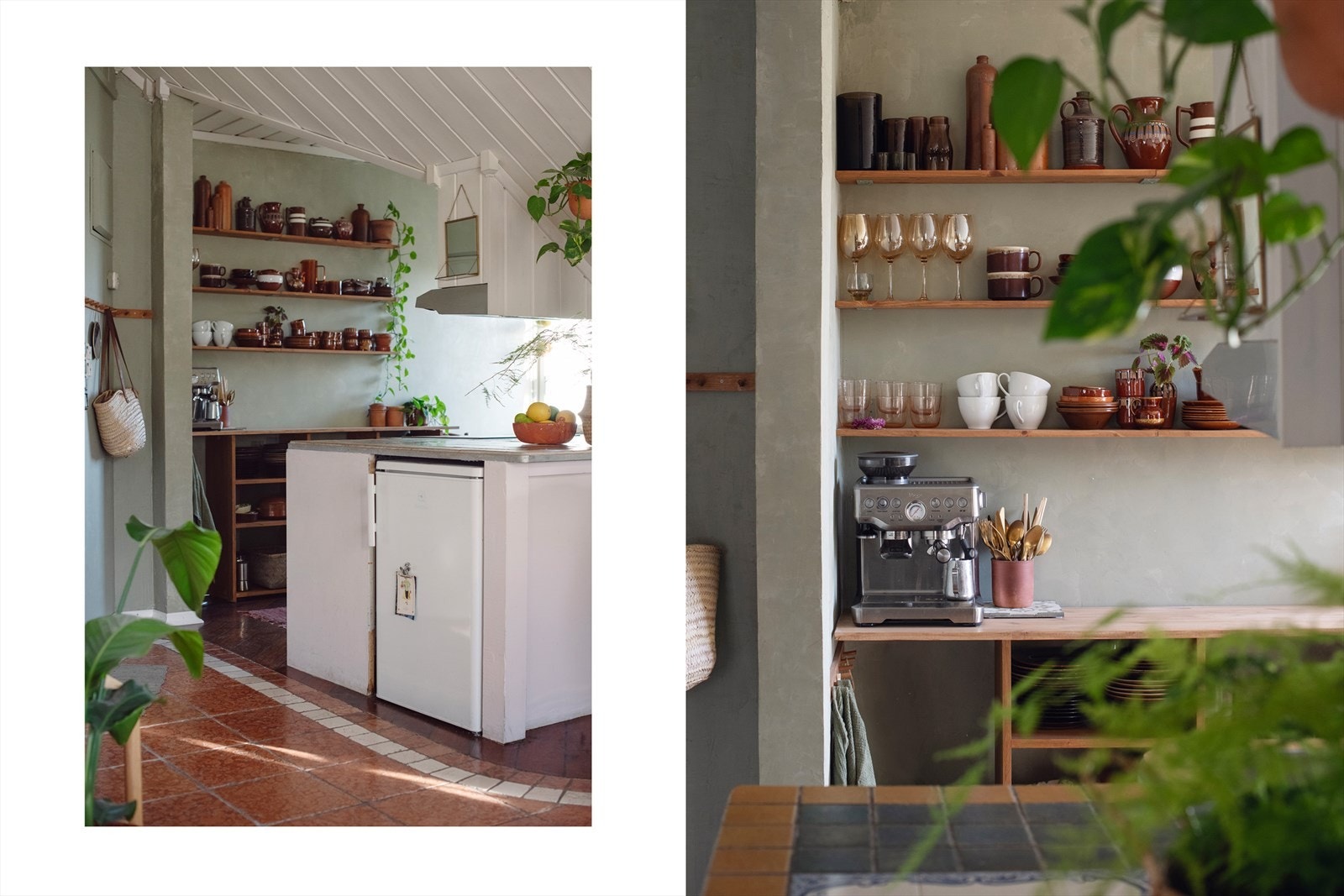 Kjøkkeninnredning uten fronter og benkeplate av fliser med nedfelt oppvaskkum. Galleribilde