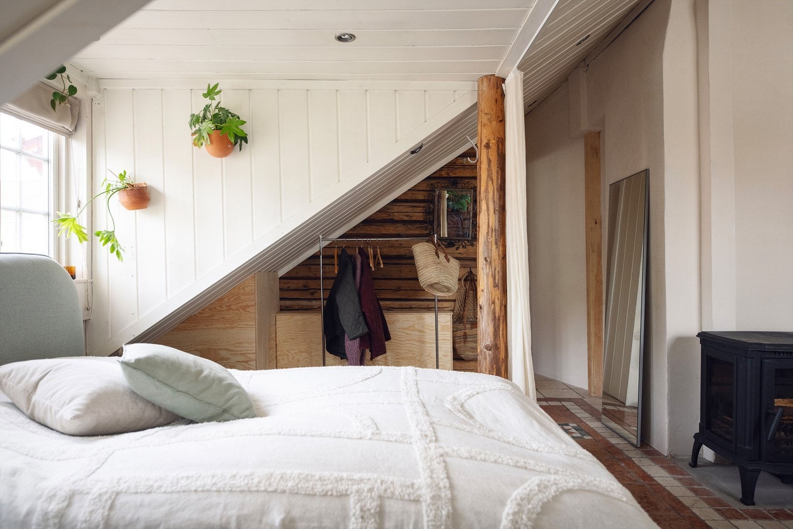 Ny varmtvannstank (2024) er på ca. 120 liter plassert i soveromsdel. Galleribilde