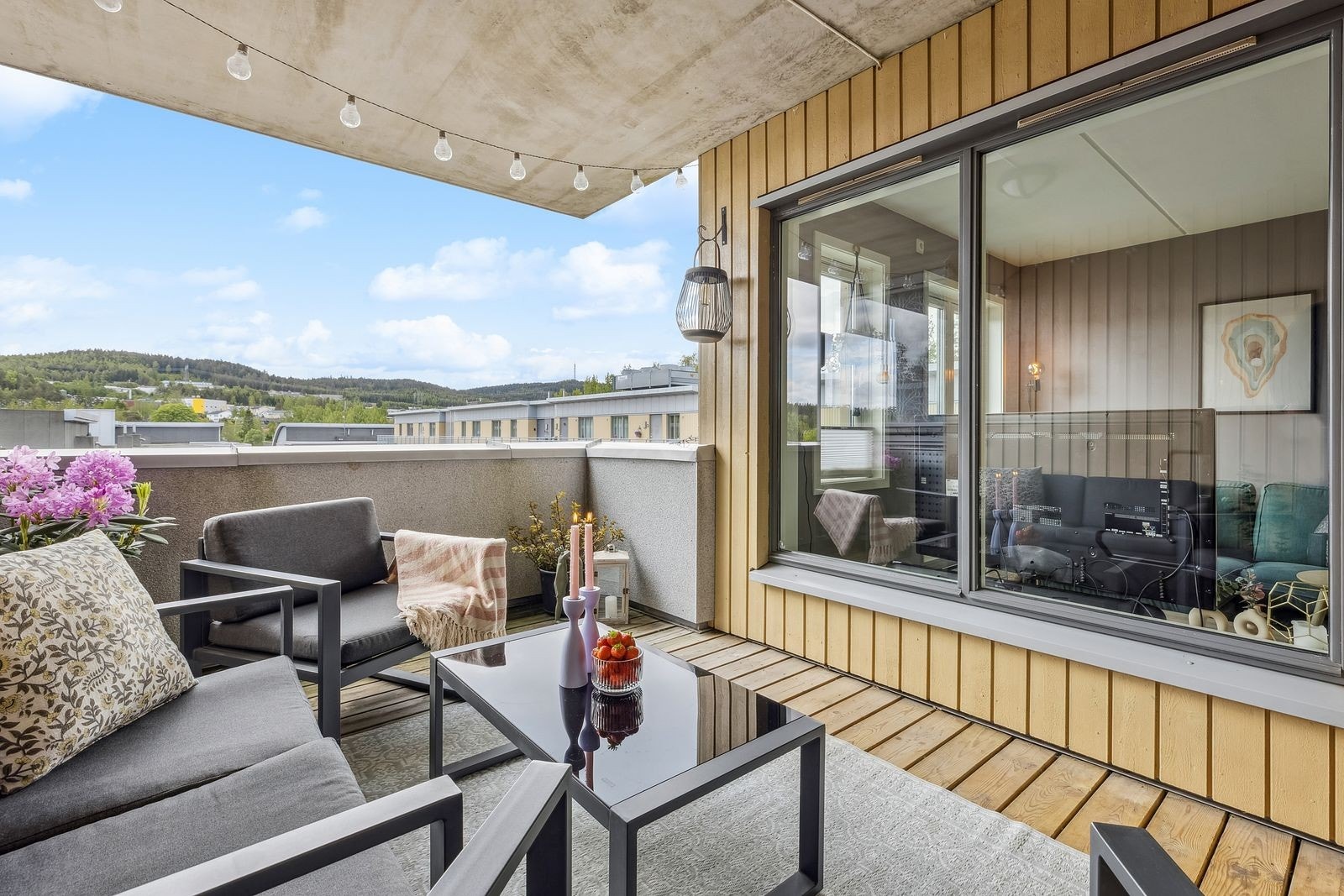 Romslig terrasse Galleribilde