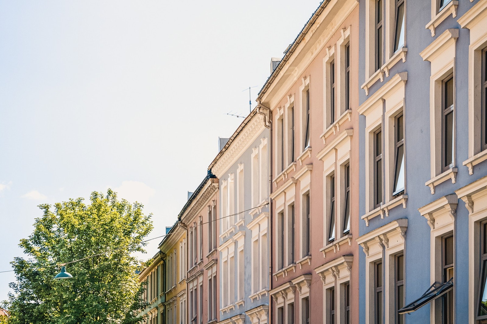Boligen har en fin beliggenhet i en historisk gate med flott arkitektur. Galleribilde