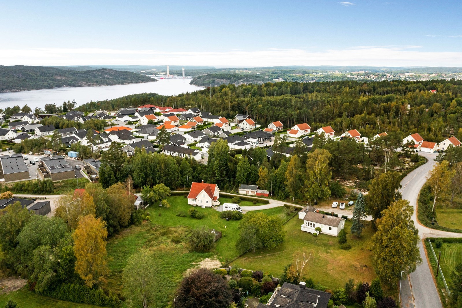 Det er gitt egen innkjøringstillatelse fra Hovsveien. Galleribilde