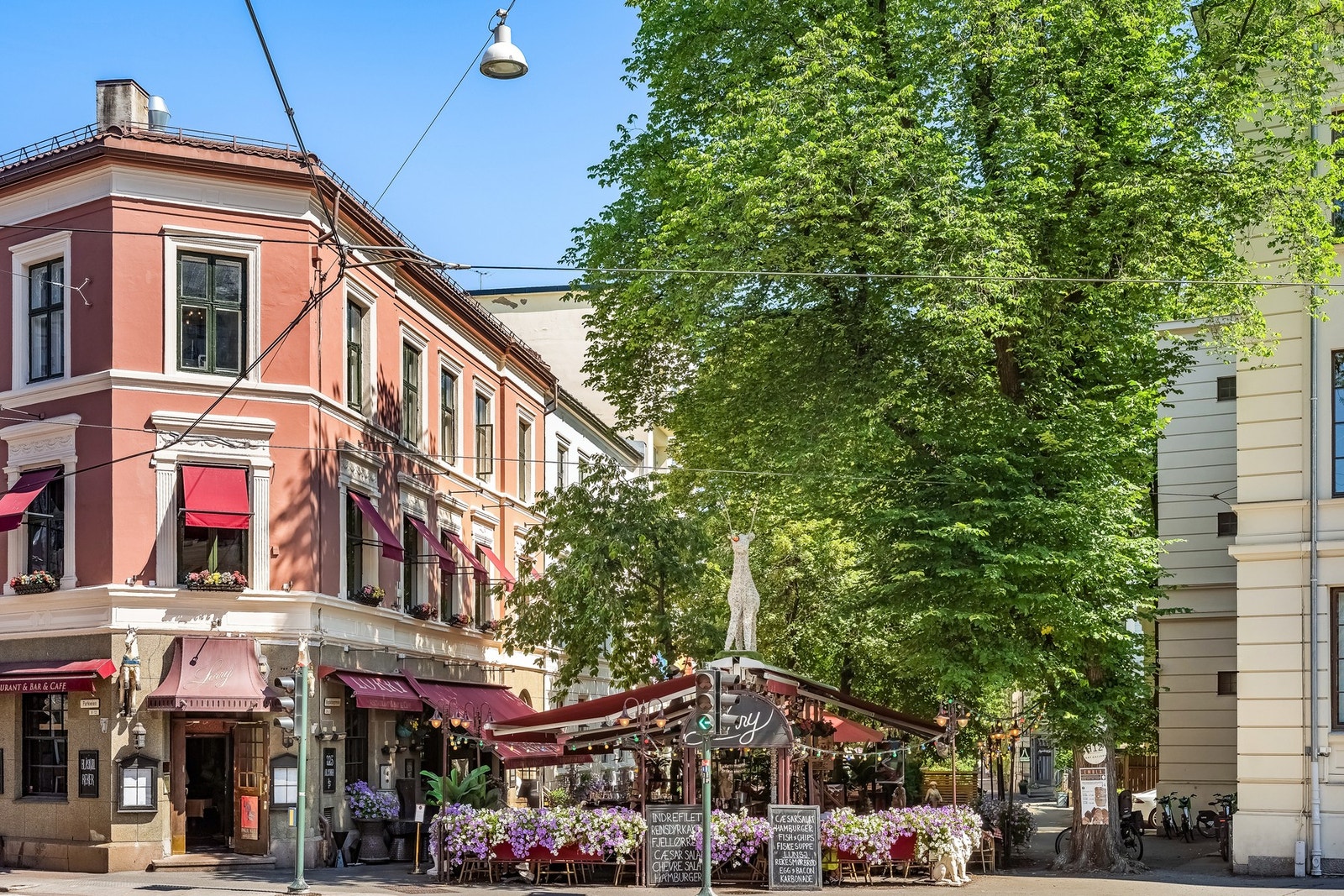 Kort vei til Bogstadveien med utallige restauranter og servicetilbud Galleribilde