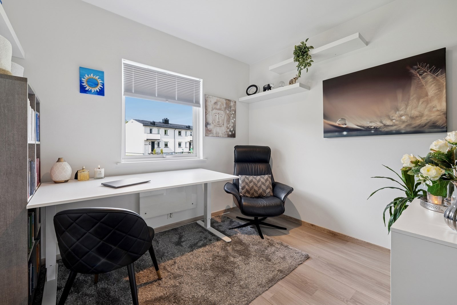 Det siste soverommet er i god størrelse og er i dag benyttet som kontor (Soverom 3) Galleribilde