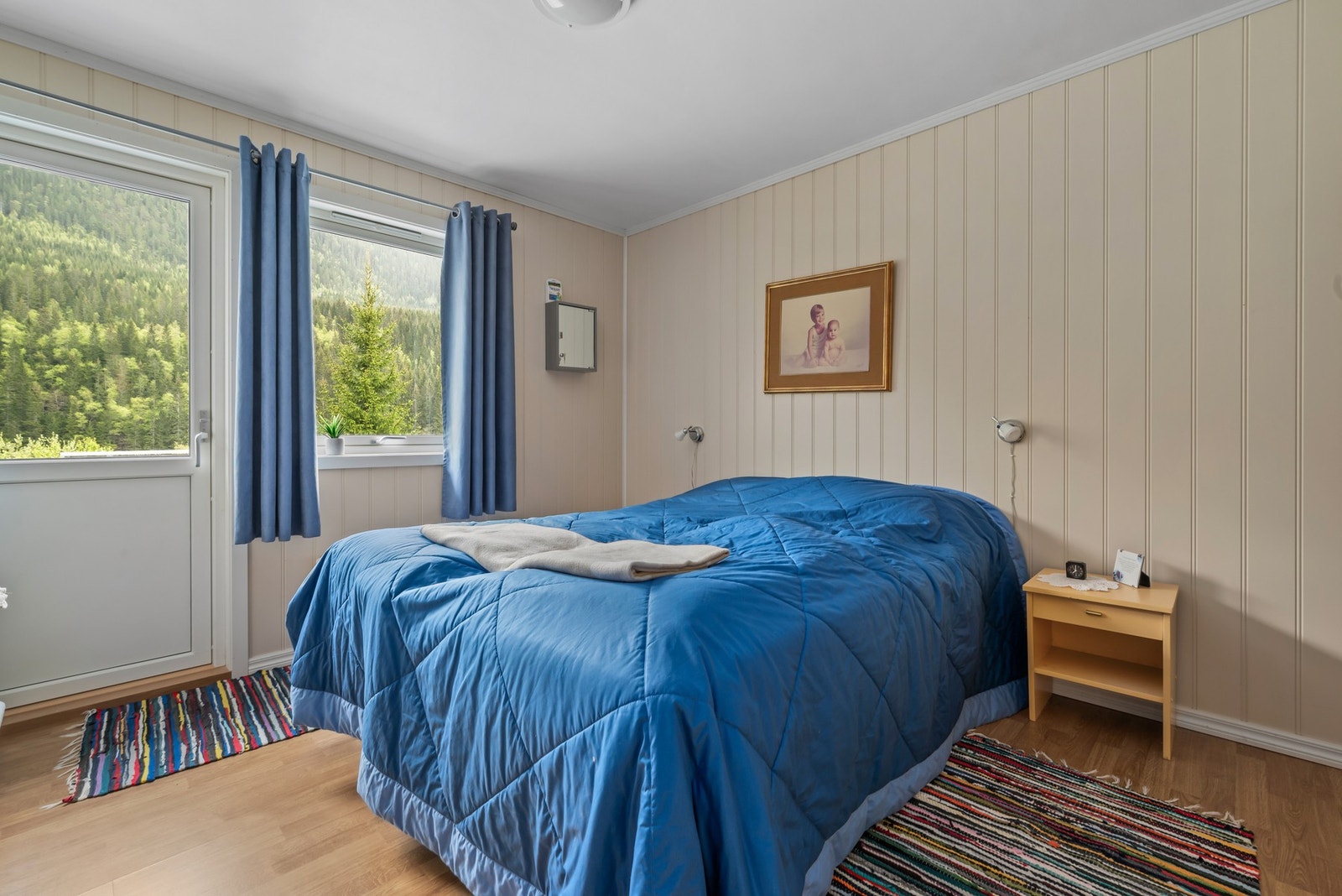 Boligen har tre soverom. Dette er på 11,5m² og har egen utgang til terrassen. Galleribilde