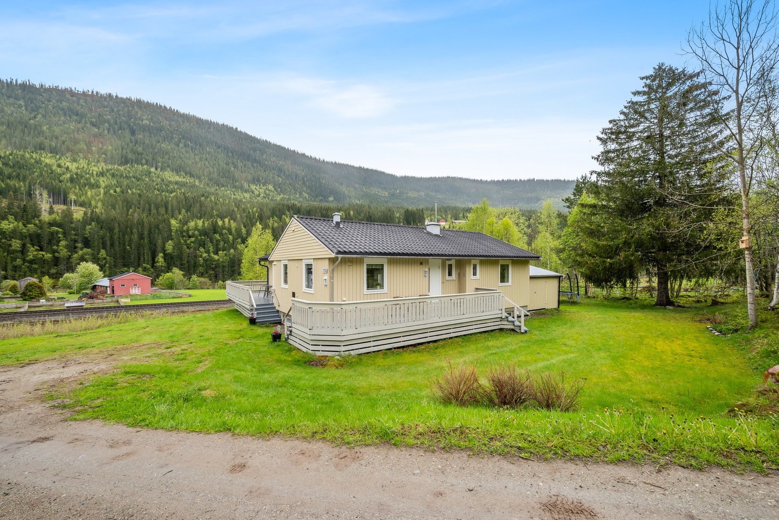 Velkommen til Rørosveien 3182,
presentert av EiendomsMegler 1 ved Stian Konstad.
(Foto: Interiørfoto, Haukdal) Galleribilde