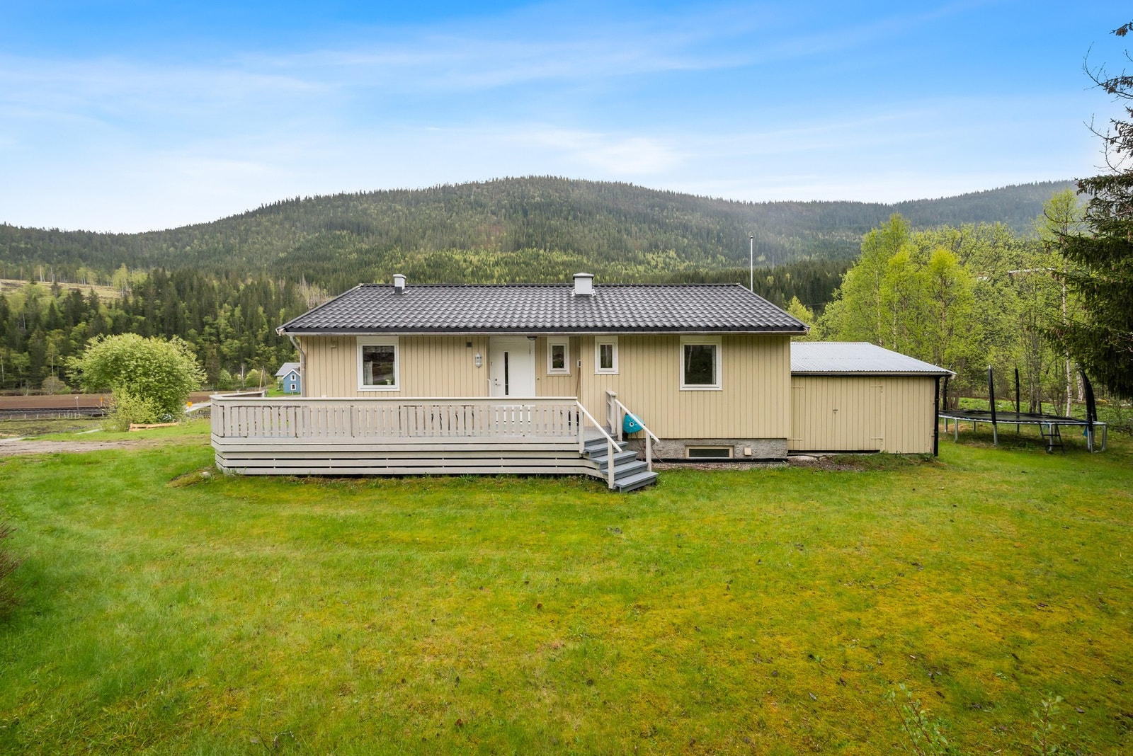 Tomten er på ca. 1,2 mål. Galleribilde